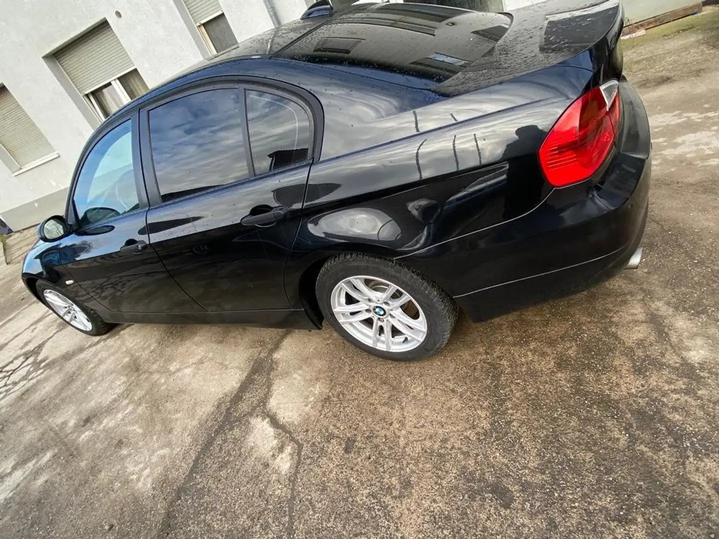 BMW 320 i Lim. (E90) Negru - 2