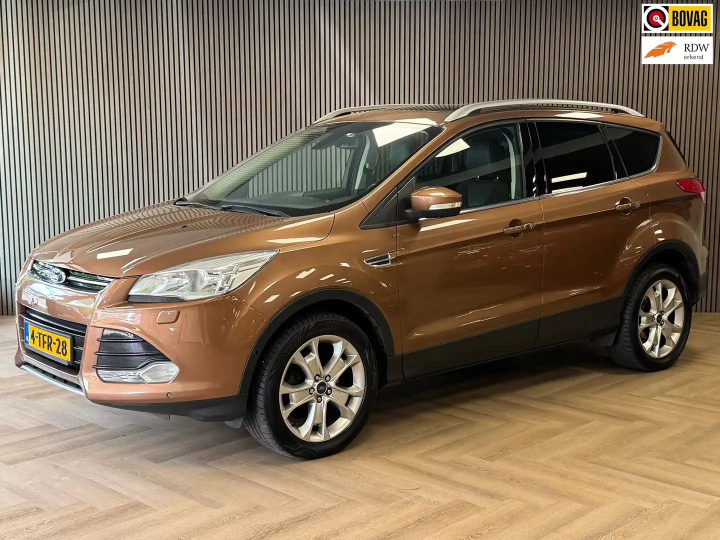Ford Kuga 1.6 Titanium PANORAMADAK NAVIGATIE BLUETOOTH STOEL Bruin - 1