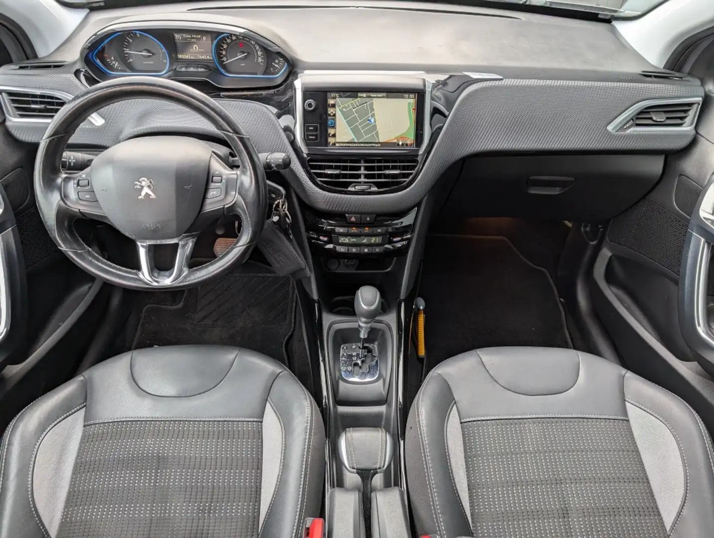 Peugeot 2008 1.2 PureTech Allure | Nieuwe Distributie Grijs - 2