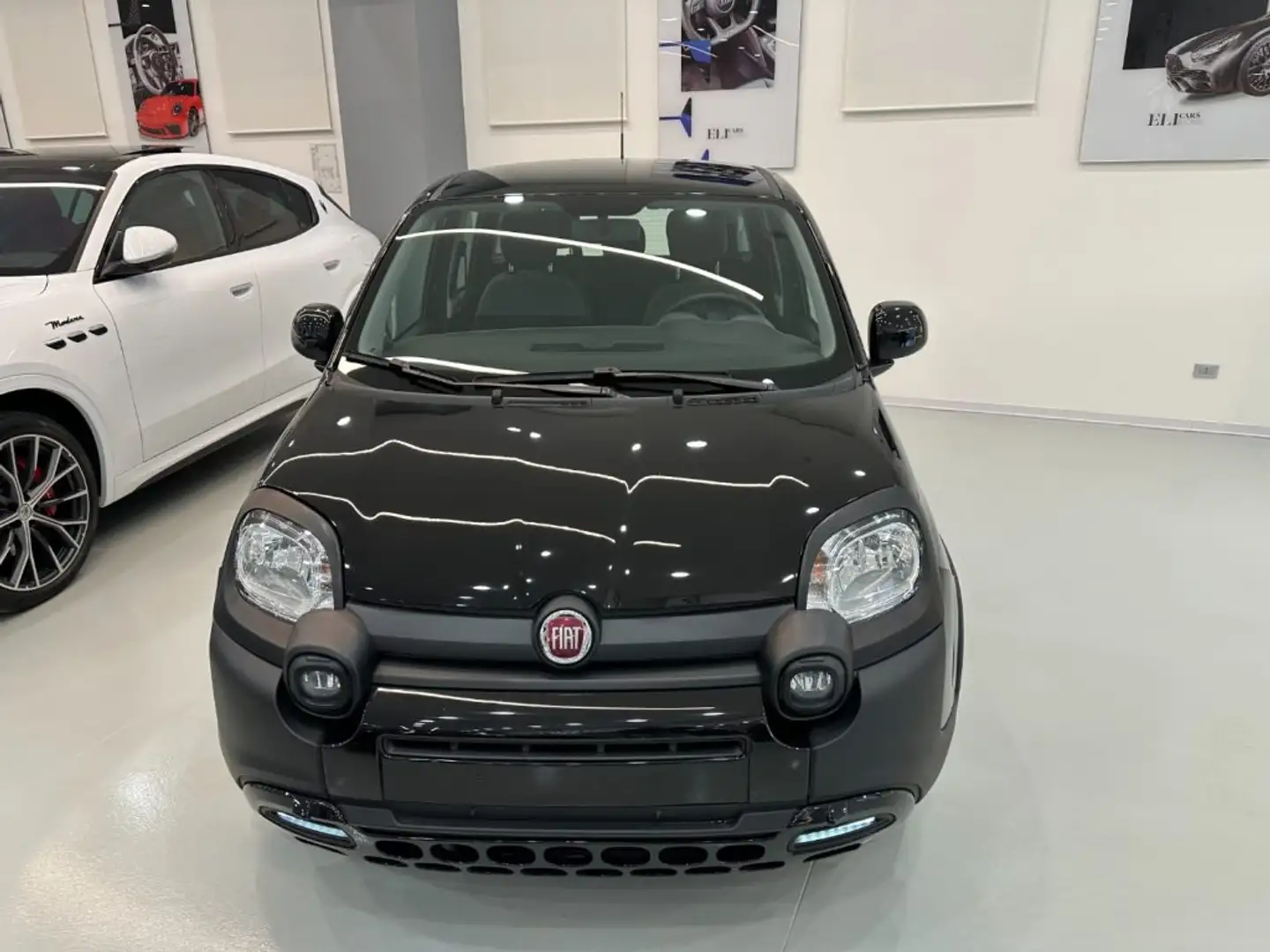 Fiat Panda 1.0 FireFly S&S Hybrid City Cross Nero - 1