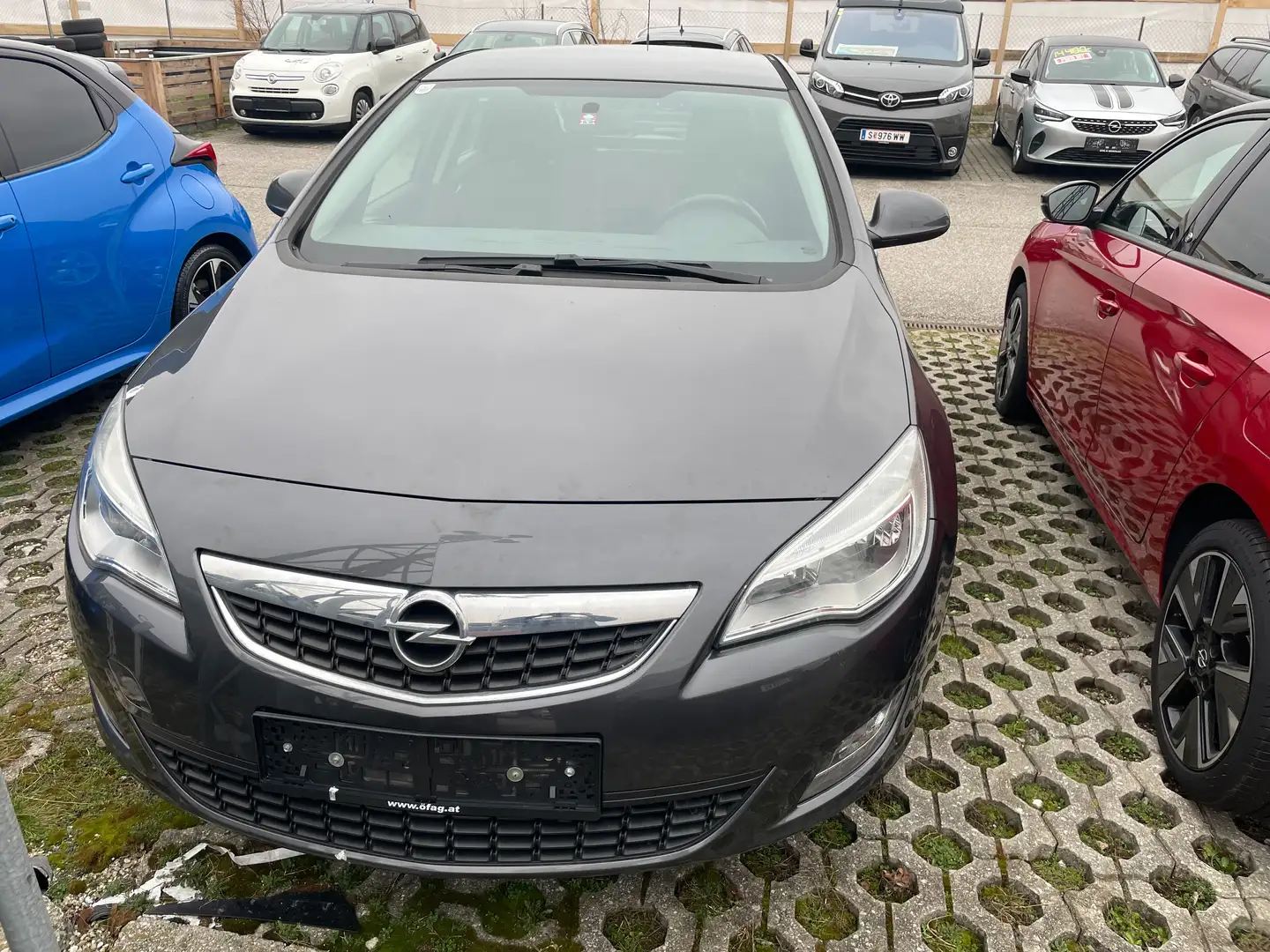 Opel Astra Astra 1,4 Ecotec Edition Edition Grau - 1