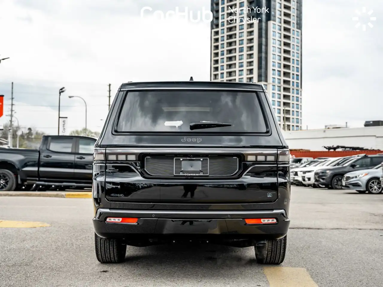Jeep Grand Wagoneer снимка Jeep Grand Wagoneer