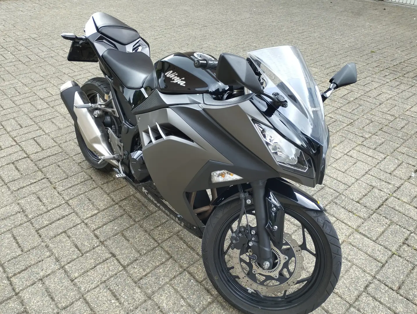 Kawasaki Ninja 300 Zwart - 1