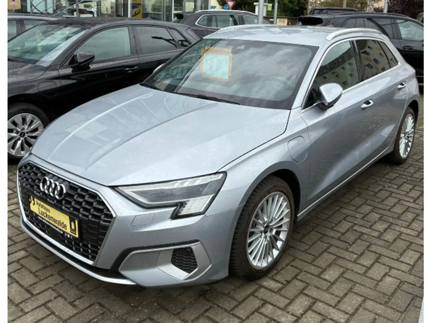 Audi A3 40 TFSI e Adv. S tronic *MATRIX* Silber - 2