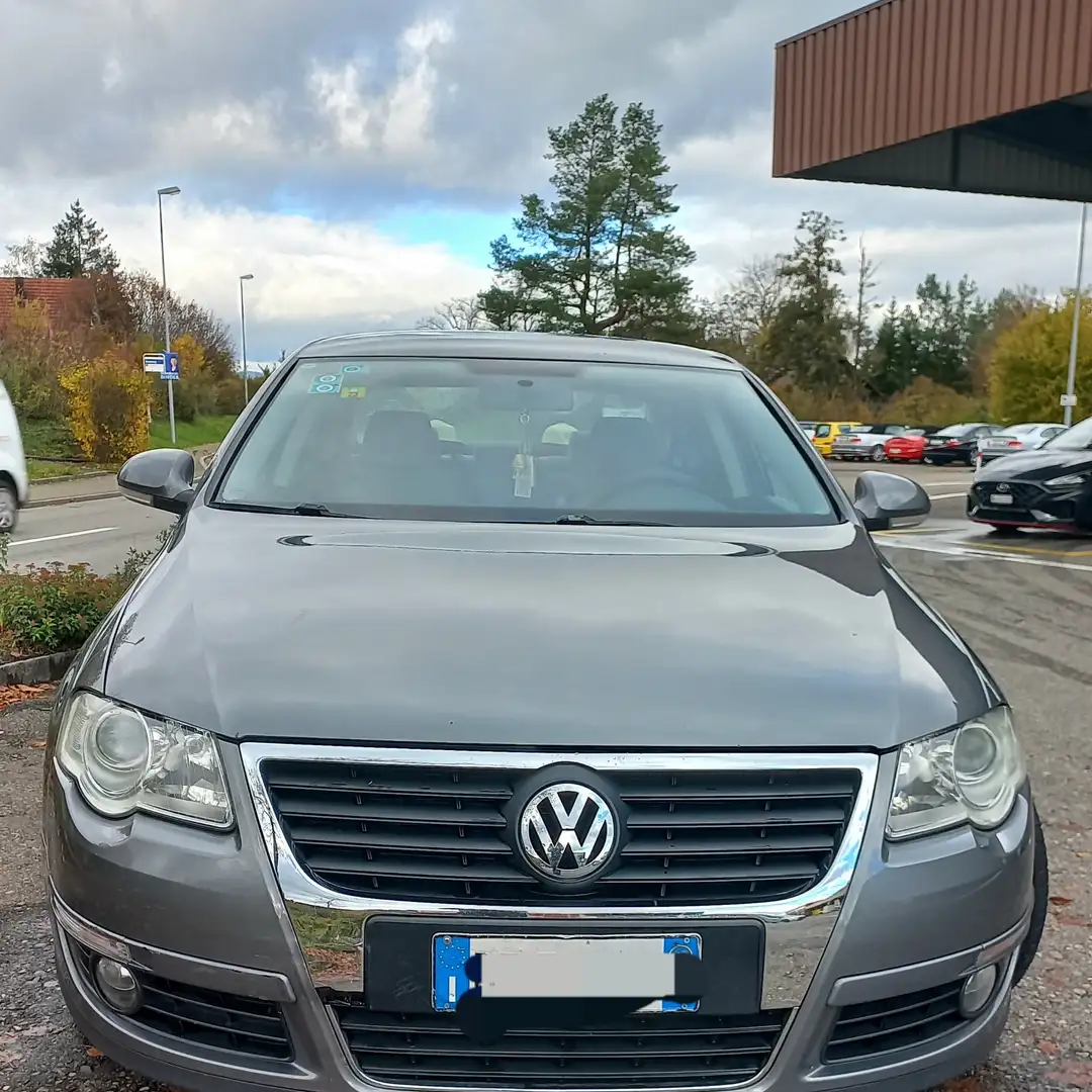 Volkswagen Passat 1.6 fsi Comfortline Szary - 1