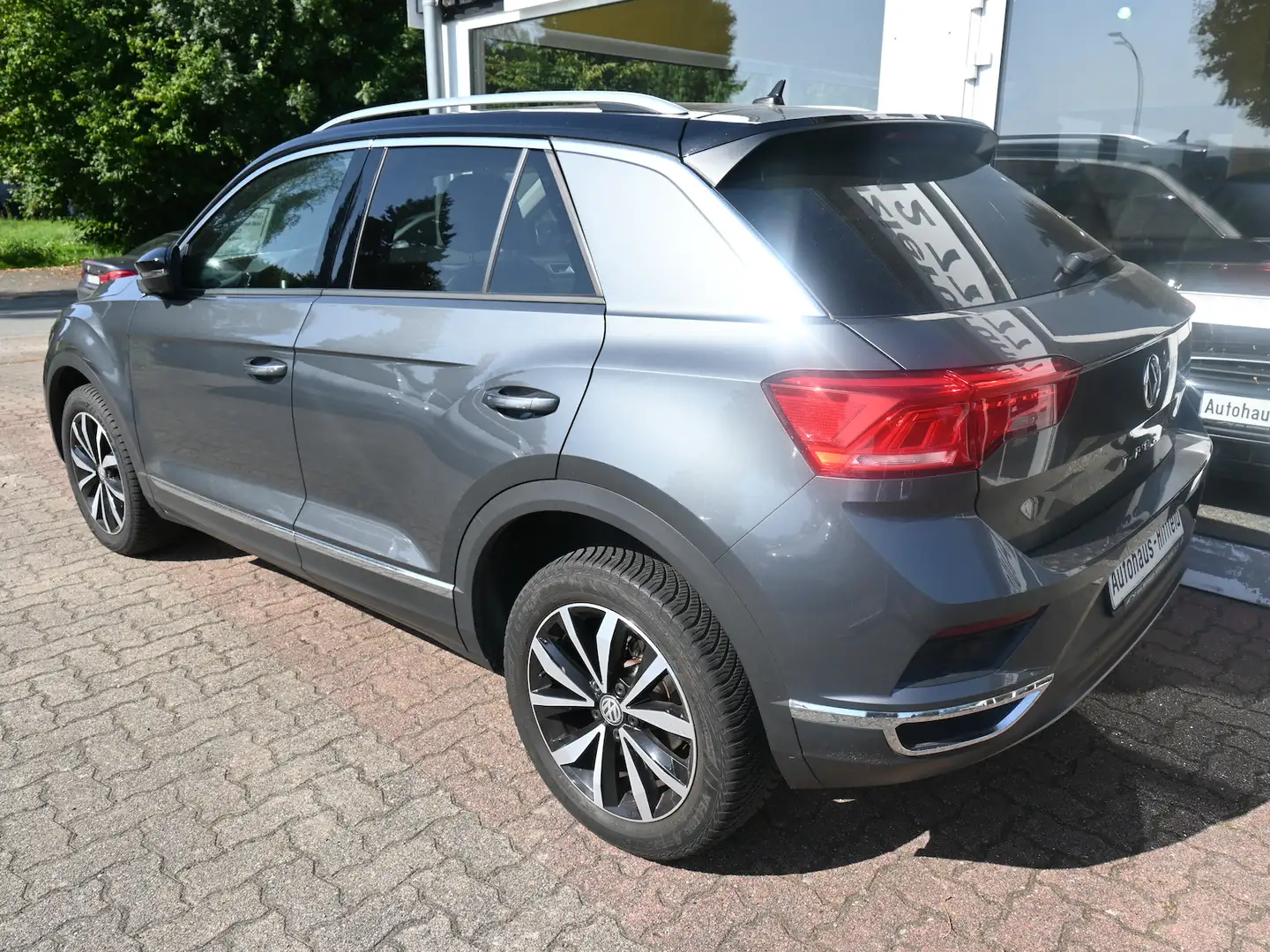 Volkswagen T-Roc 1.5 TSI *Style* DSG Klima Pano Leder LED Grau - 2