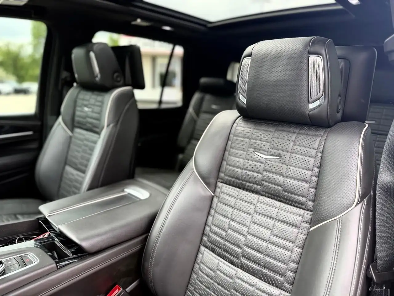 Cadillac Escalade снимка Cadillac Escalade
