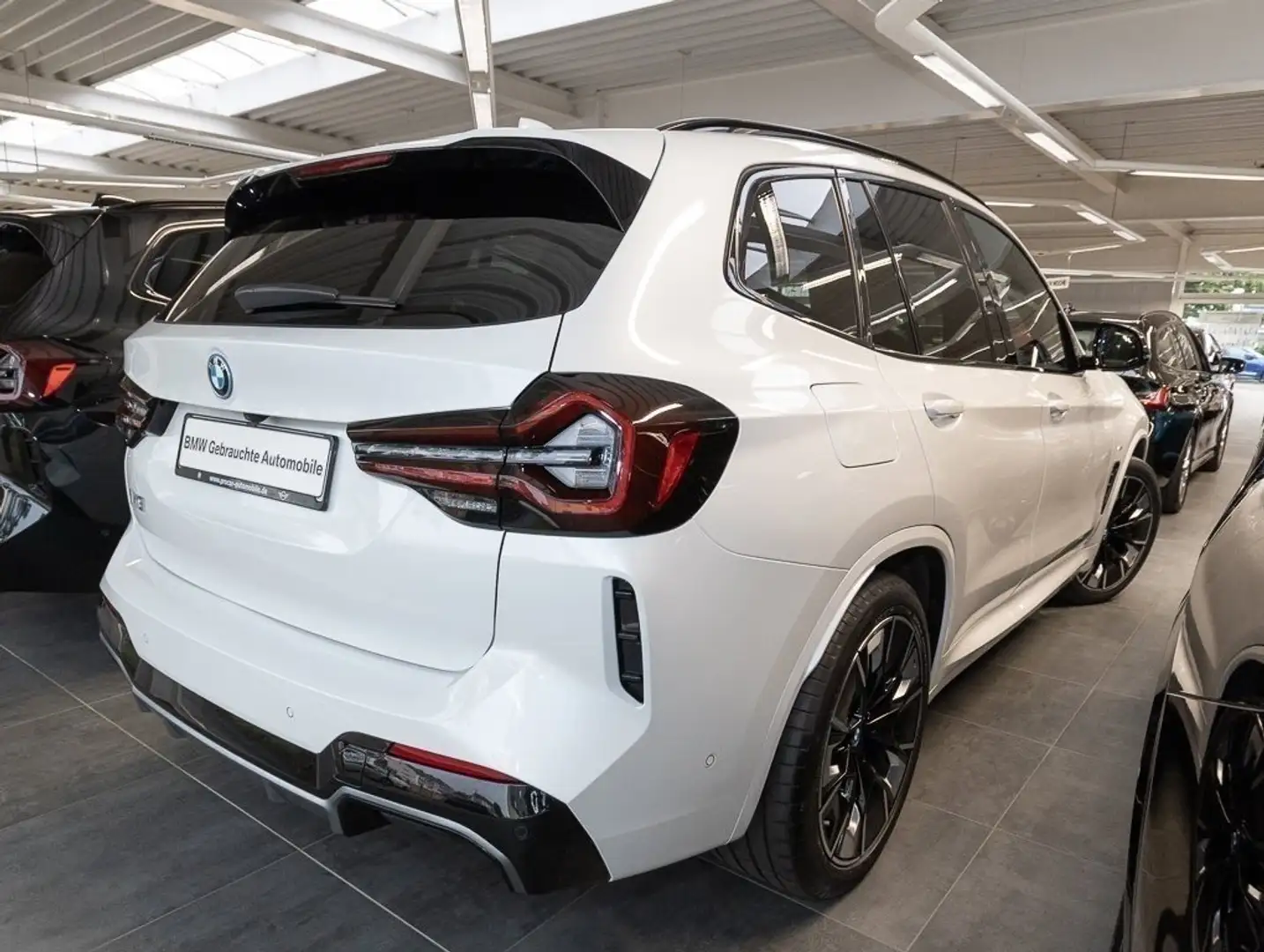 BMW iX3 Head-Up DAB LED WLAN AHK el. Sitze PDC Weiß - 2