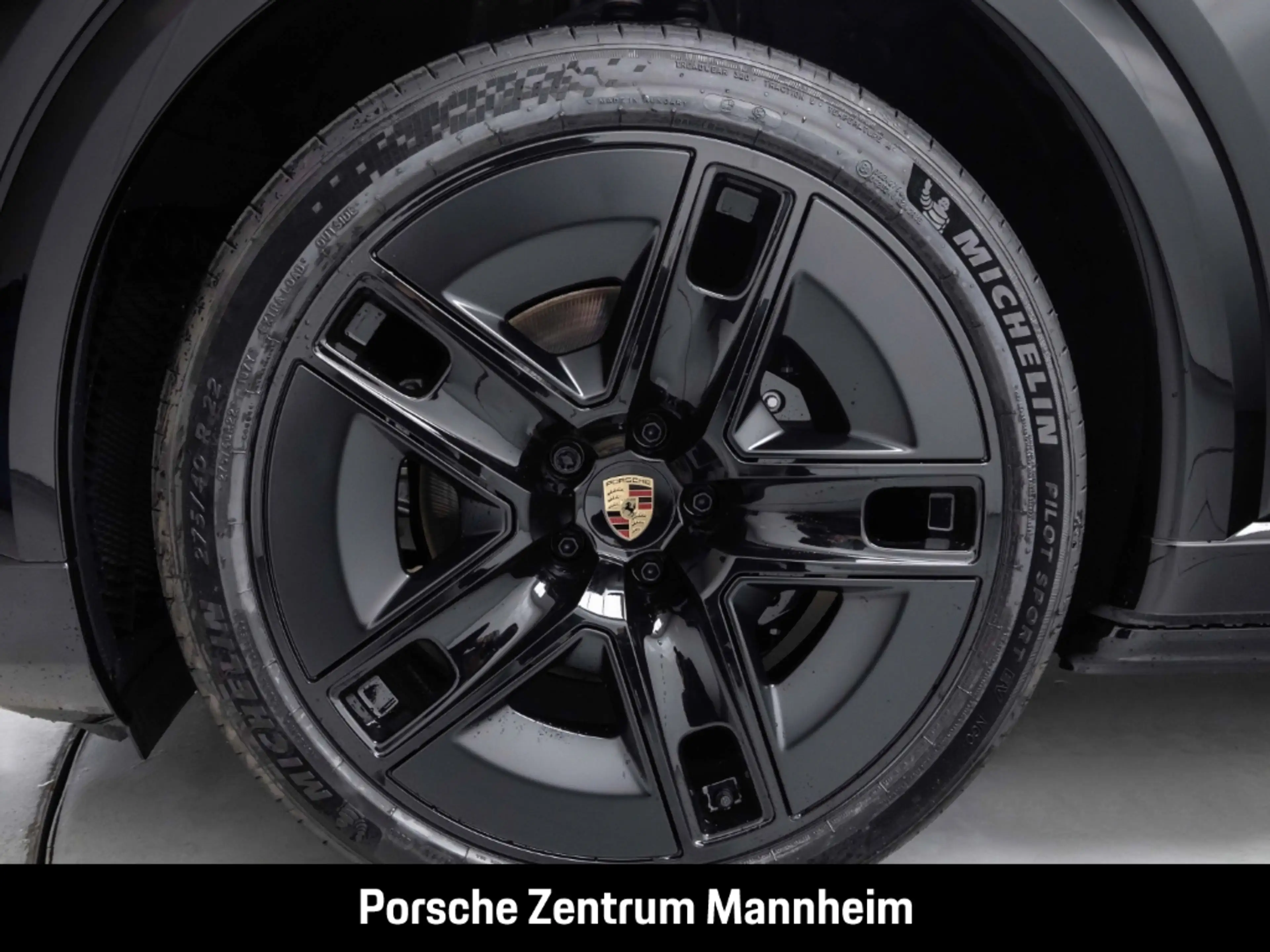 Porsche Cayenne Coupe Electric — photo 8