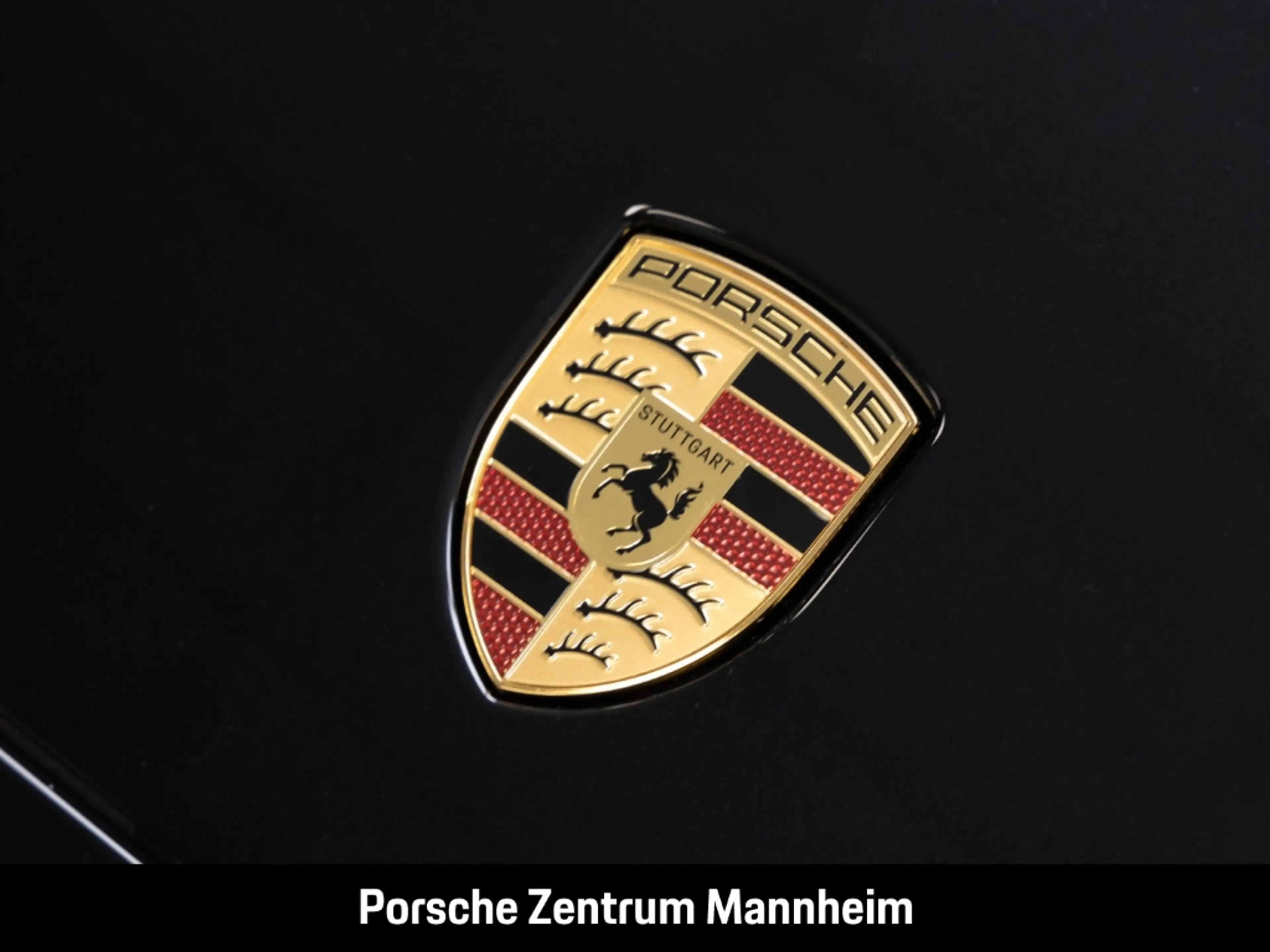 Porsche Cayenne Coupe Electric — photo 12