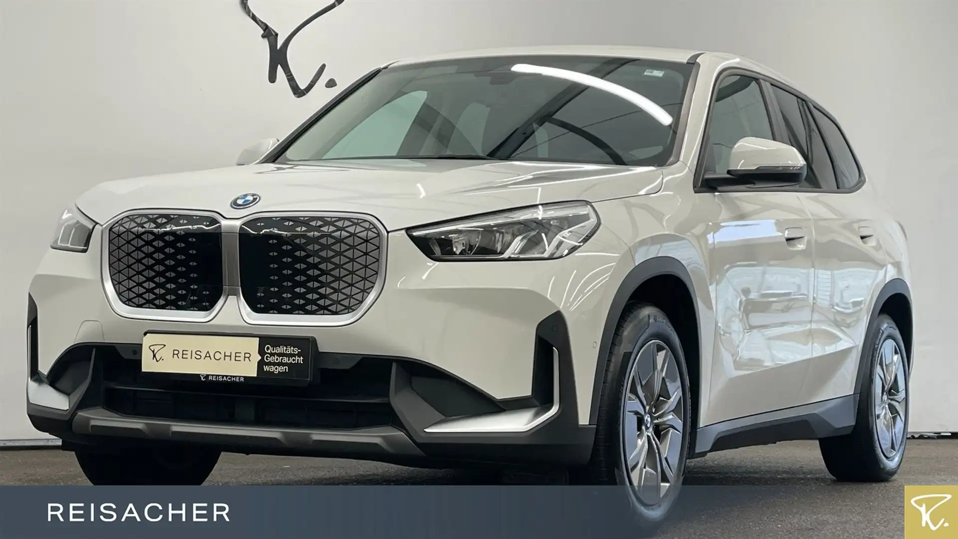 BMW X1 IX1 XDRIVE30 AHK RFK PDC SHZ DAB 17" LM Weiß - 1