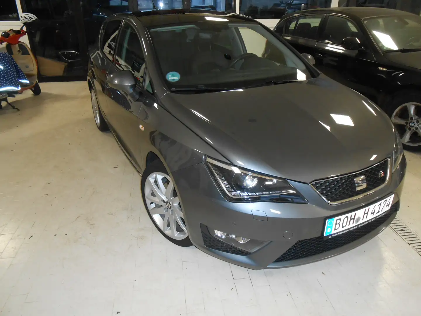 SEAT Ibiza FR Grau - 2