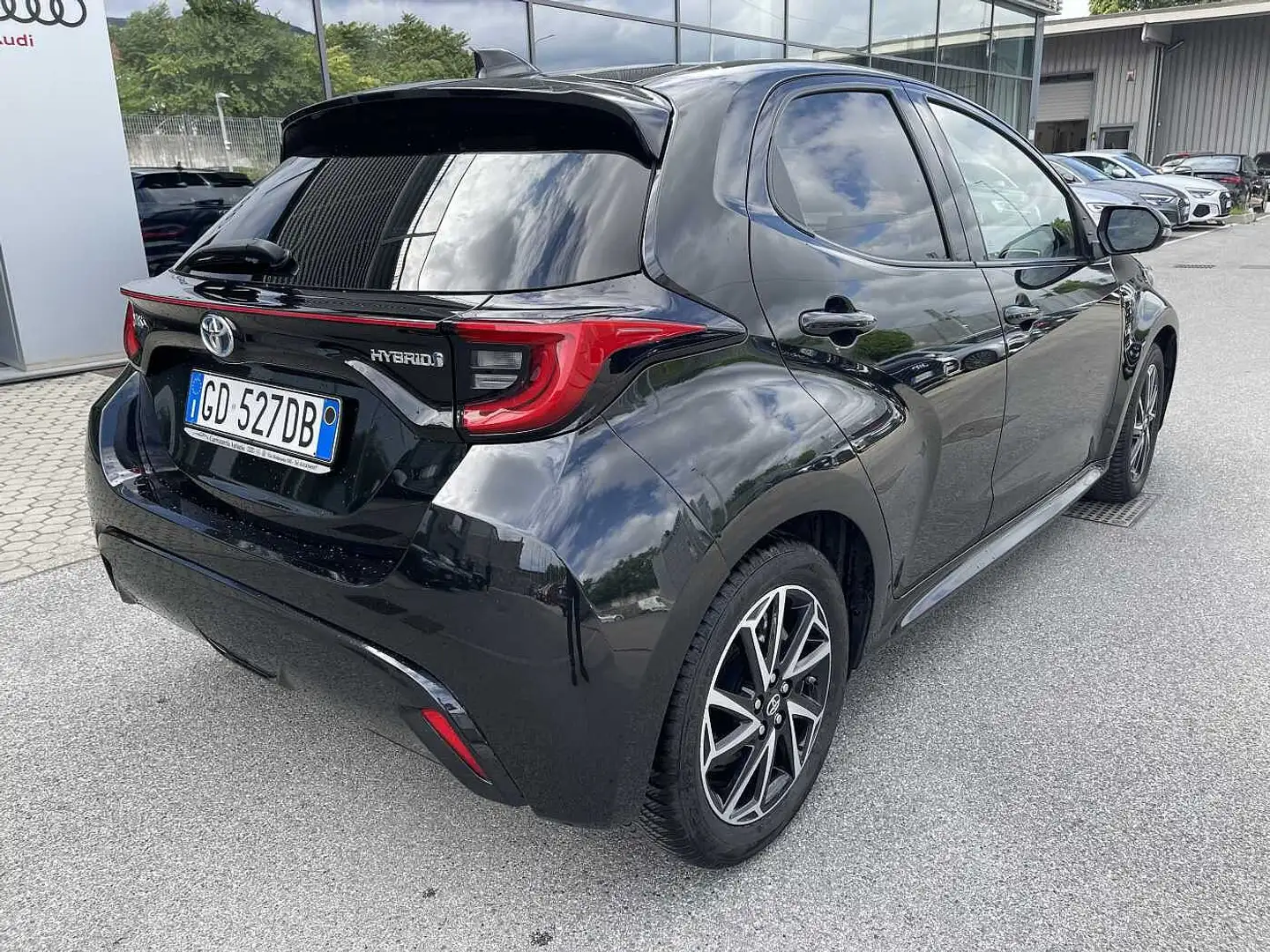 Toyota Yaris 4ª serie 1.5 Hybrid 5 porte Lounge Nero - 2