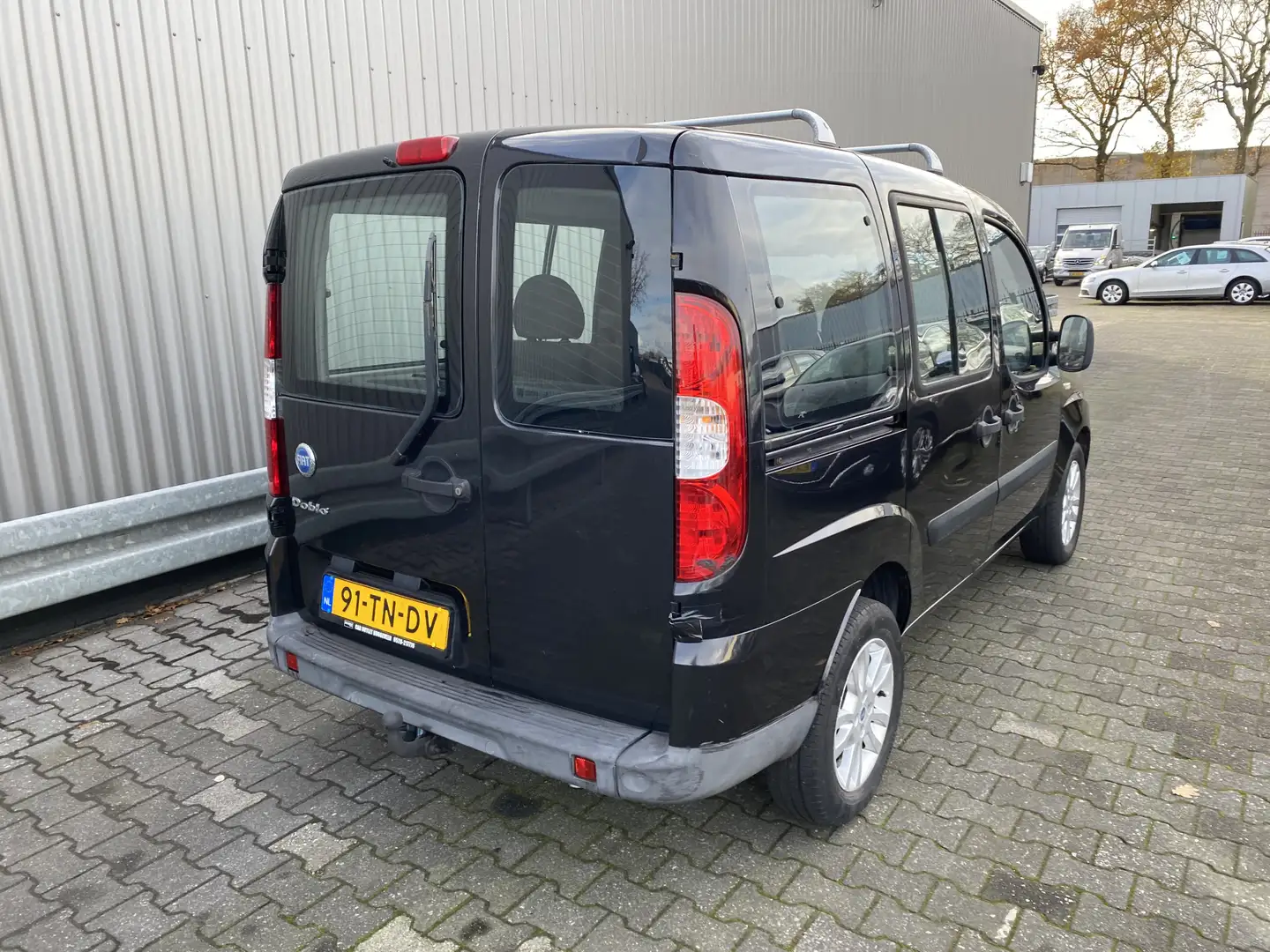 Fiat Doblo 1.4 Family Plus Airconditioning, LM, Trekh, Nieuw Zwart - 2