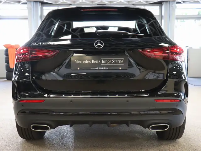 Mercedes-Benz GLA view 6