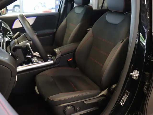 Mercedes-Benz GLA view 11