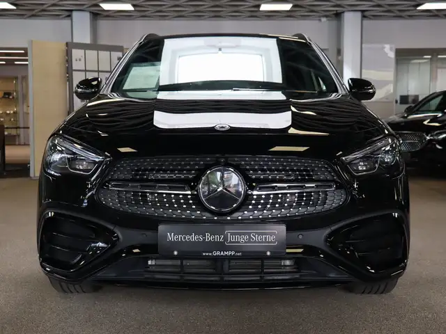 Mercedes-Benz GLA view 2