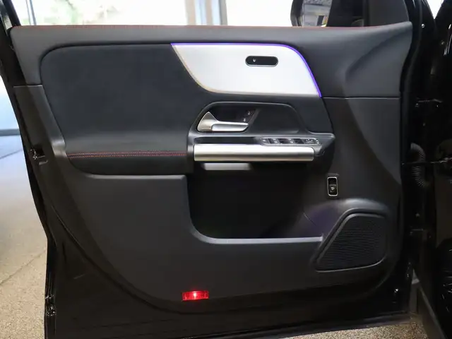 Mercedes-Benz GLA view 10