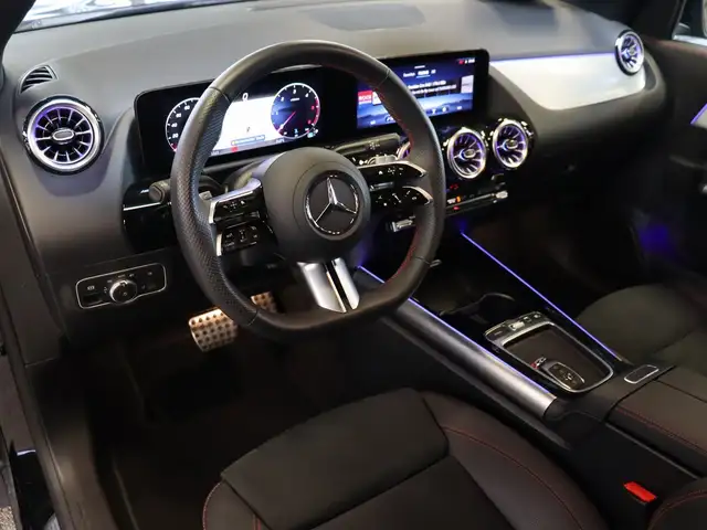 Mercedes-Benz GLA view 9