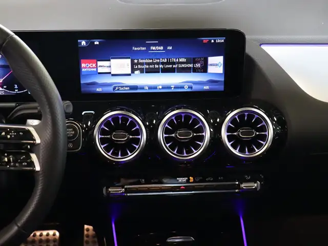 Mercedes-Benz GLA view 14