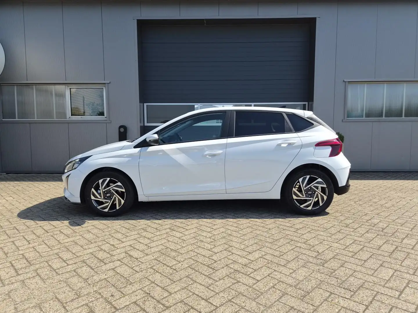 Hyundai i20 1.0 T-GDI 90PS Trend Automatik 5-türig Klimaaut... Weiß - 2