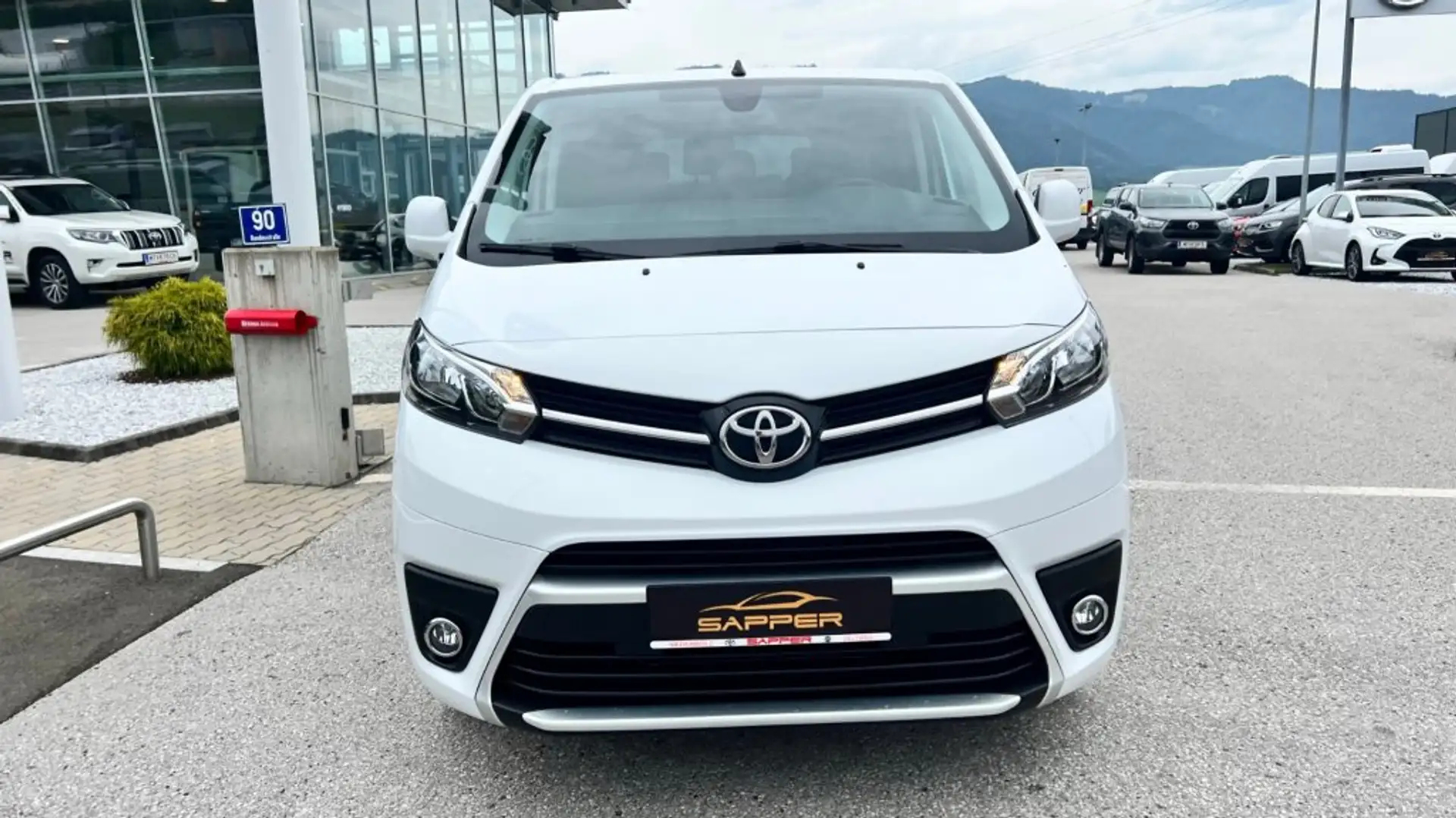 Toyota Proace Verso 2,0 D-4D 150 Lang Shuttle Weiß - 2