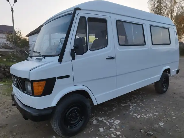 Mercedes-Benz 300 Mercedes 310 deisel 5 cylindrée