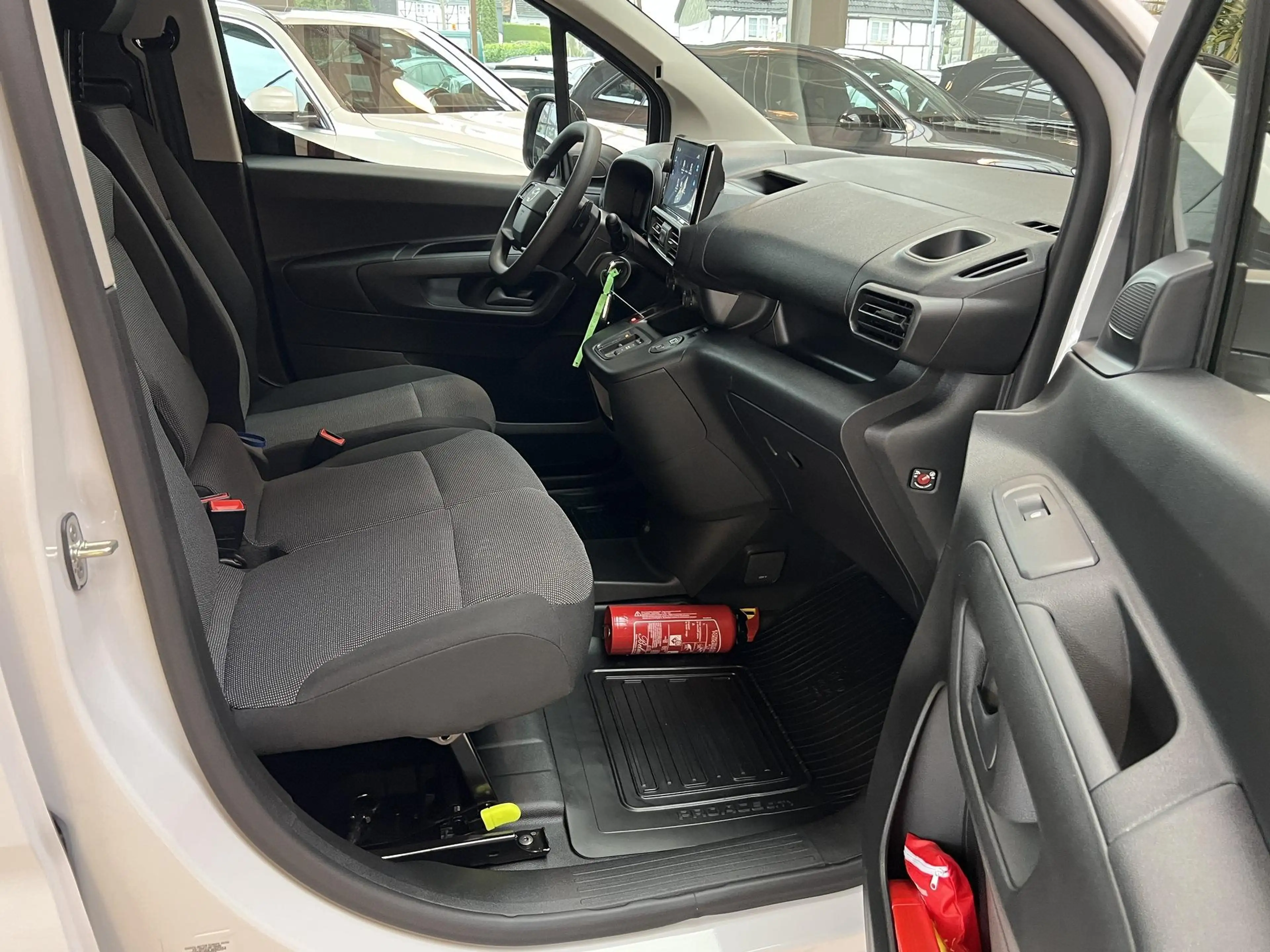Toyota Proace City Proace City E L2 Comfort 50Kwh 2Schiebet 3xSitze — photo 15