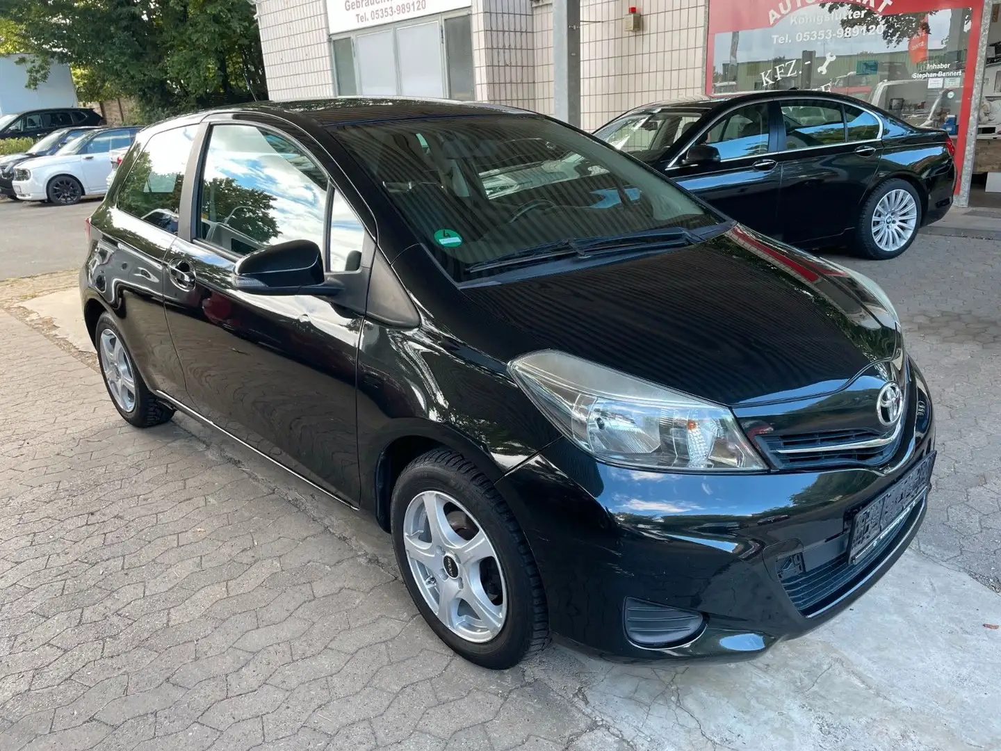 Toyota Yaris Life **KLIMA**EFH**ZV FUNK**1. HAND**AHK** Чорний - 1