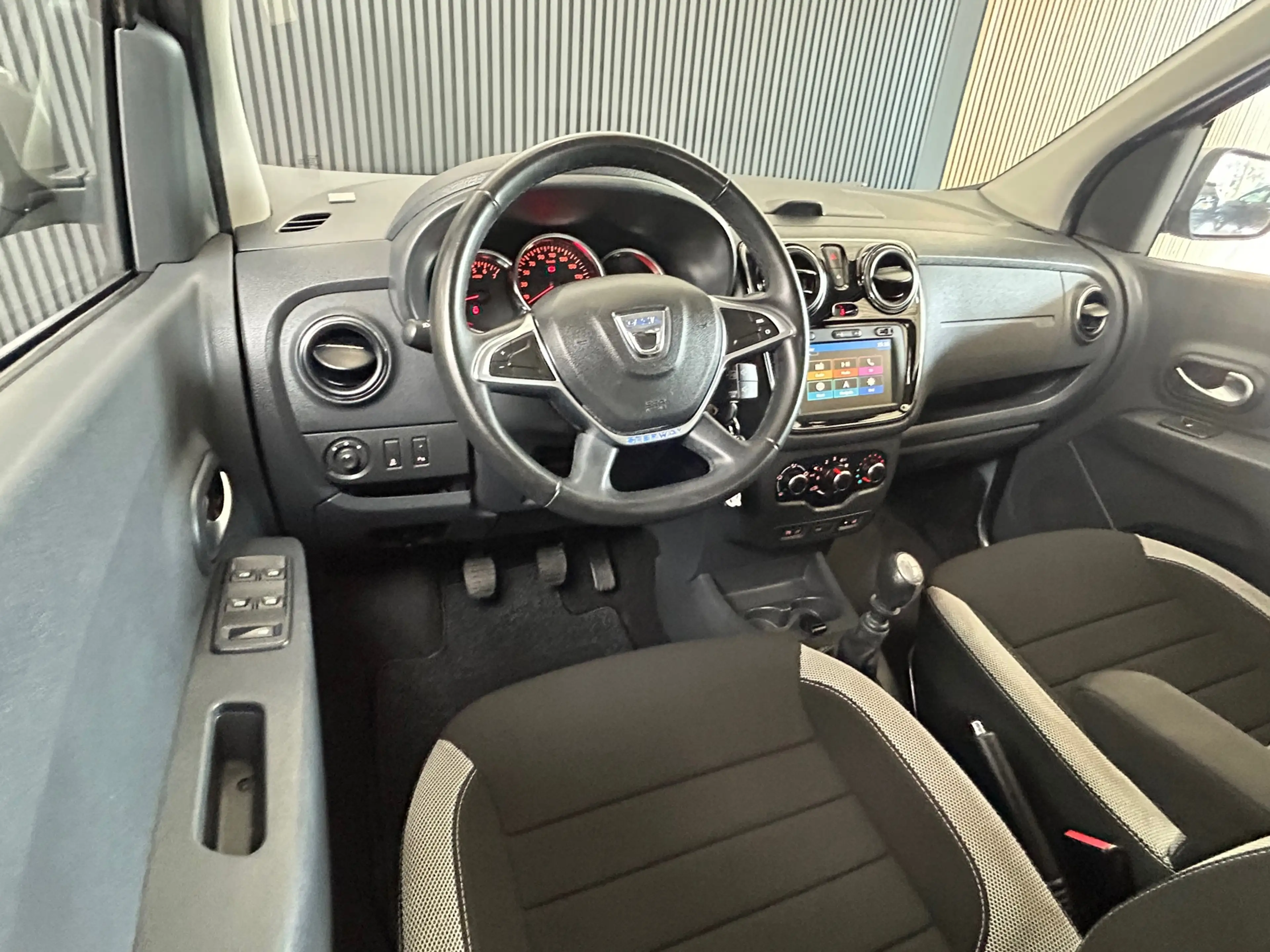 Dacia Lodgy 1.3 TCe Stepway CAMERA|APPLECARPLAY|AIRCO|CRUISE|S — photo 2