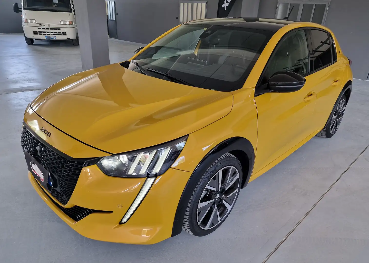 Peugeot 208 1.5 bluehdi 102cv GT LINE E6 - UNICO PROPRIETARIO Geel - 1