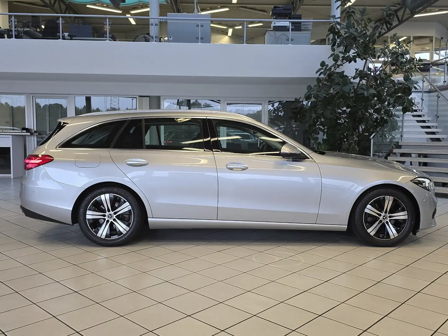 Mercedes-Benz C 180 T Avantgarde AHK+KAM+PANORAMA+TOT-WINKEL++ Silber - 2