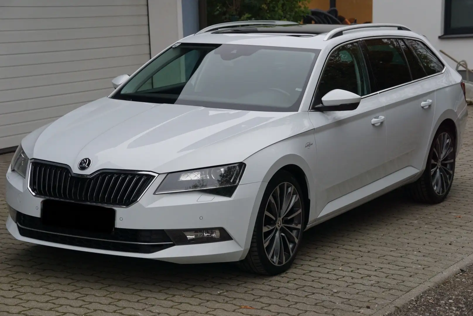 Skoda Superb Combi 2.0 TDI DSG L&K - 2