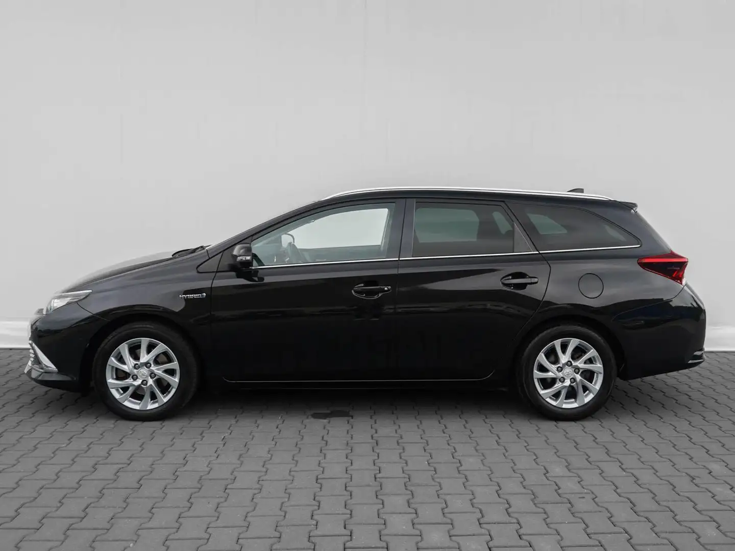 Toyota Auris Touring Sports 1.8 Hybrid 136pk Executive | Half l Zwart - 2