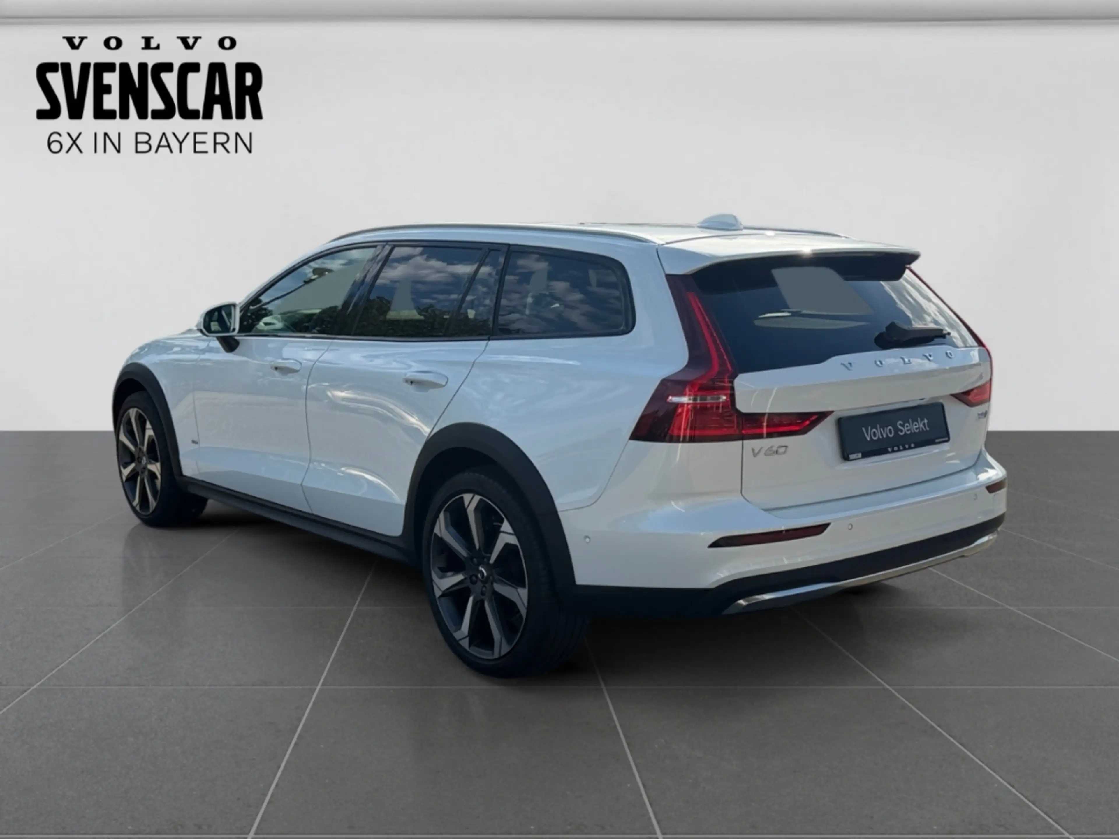 Volvo V60 Cross Country Ultimate AWD Leder H&K Pano 360° Memory — photo 3