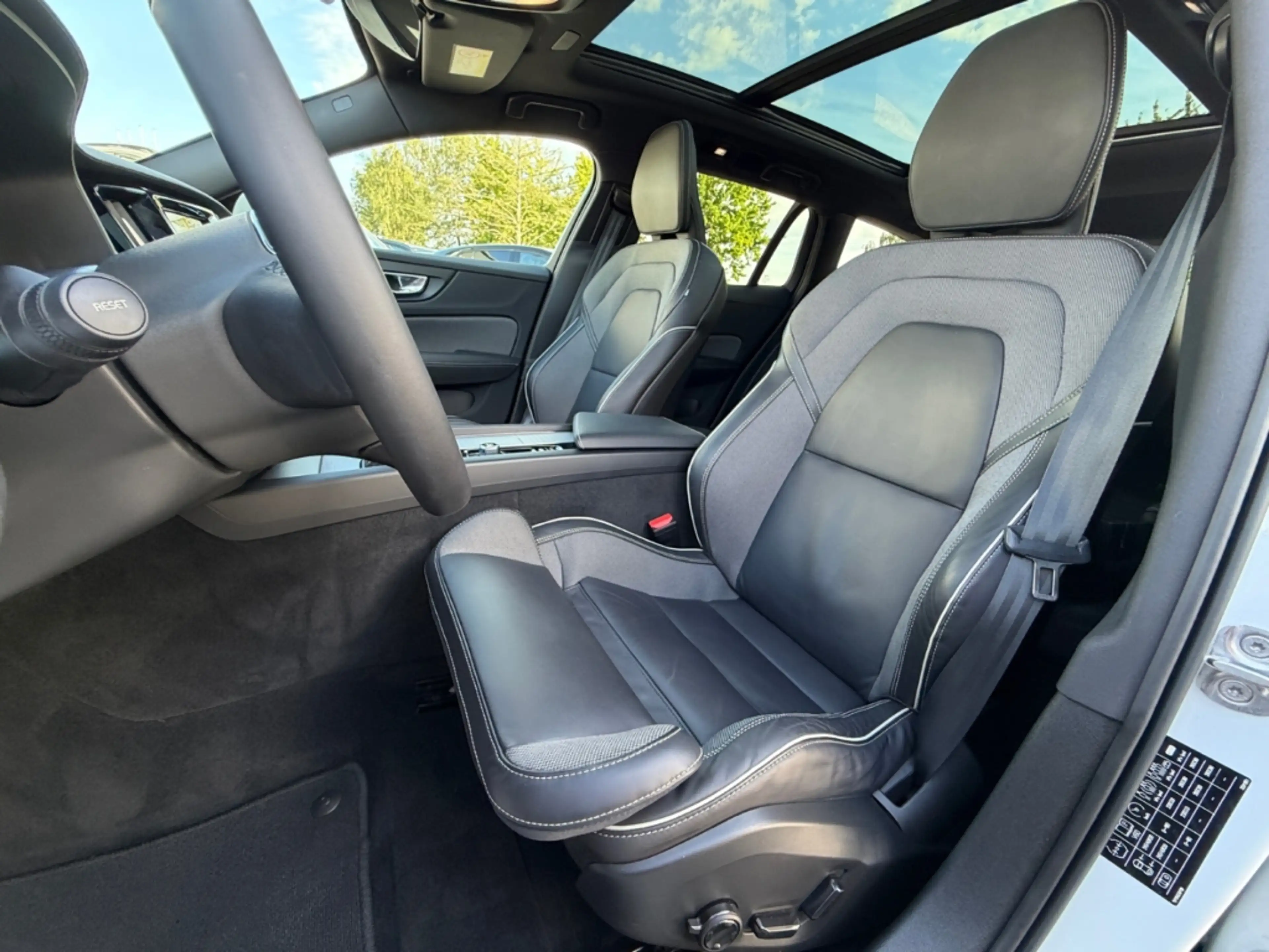Volvo V60 Cross Country Ultimate AWD Leder H&K Pano 360° Memory — photo 11