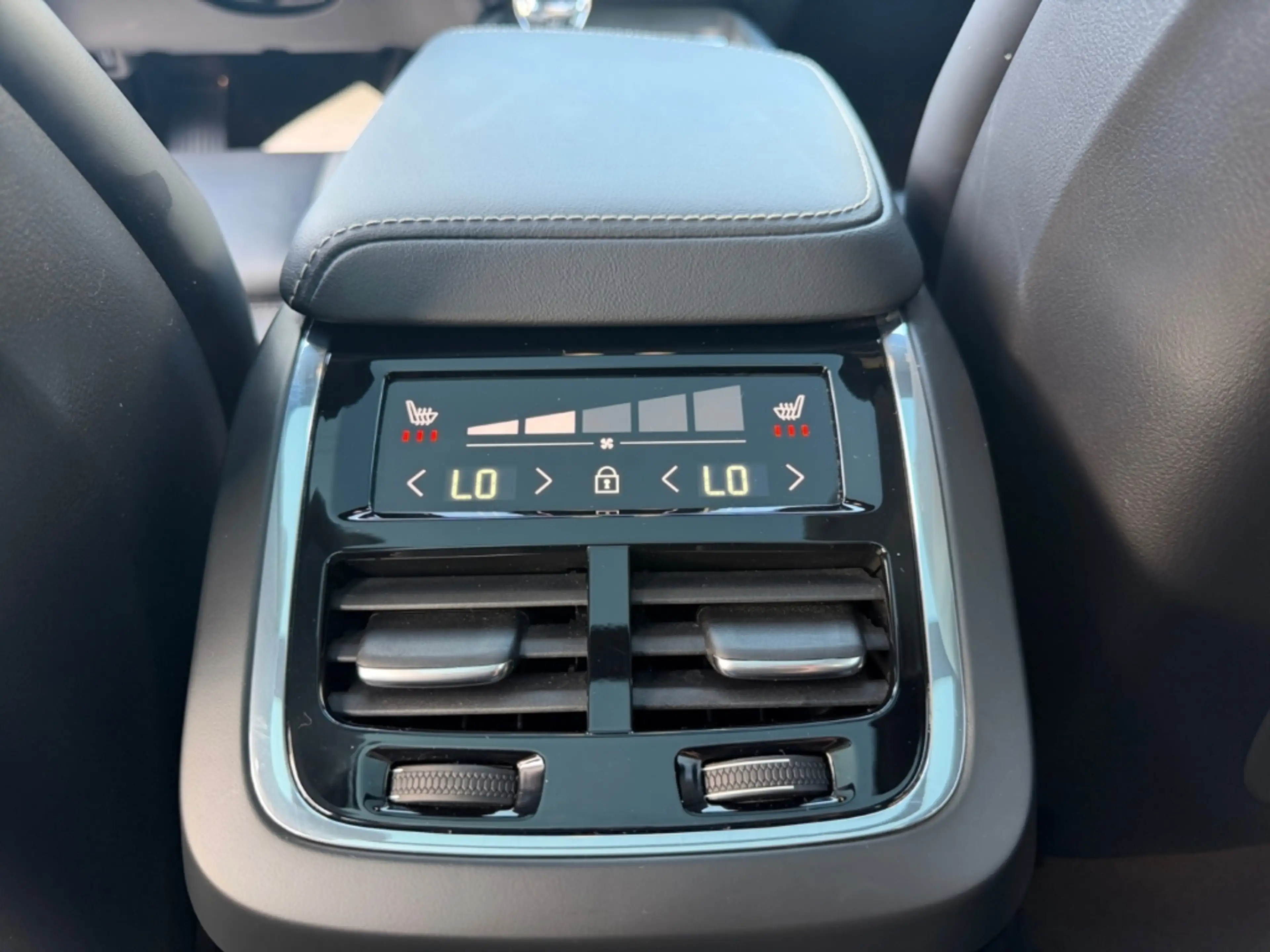 Volvo V60 Cross Country Ultimate AWD Leder H&K Pano 360° Memory — photo 13