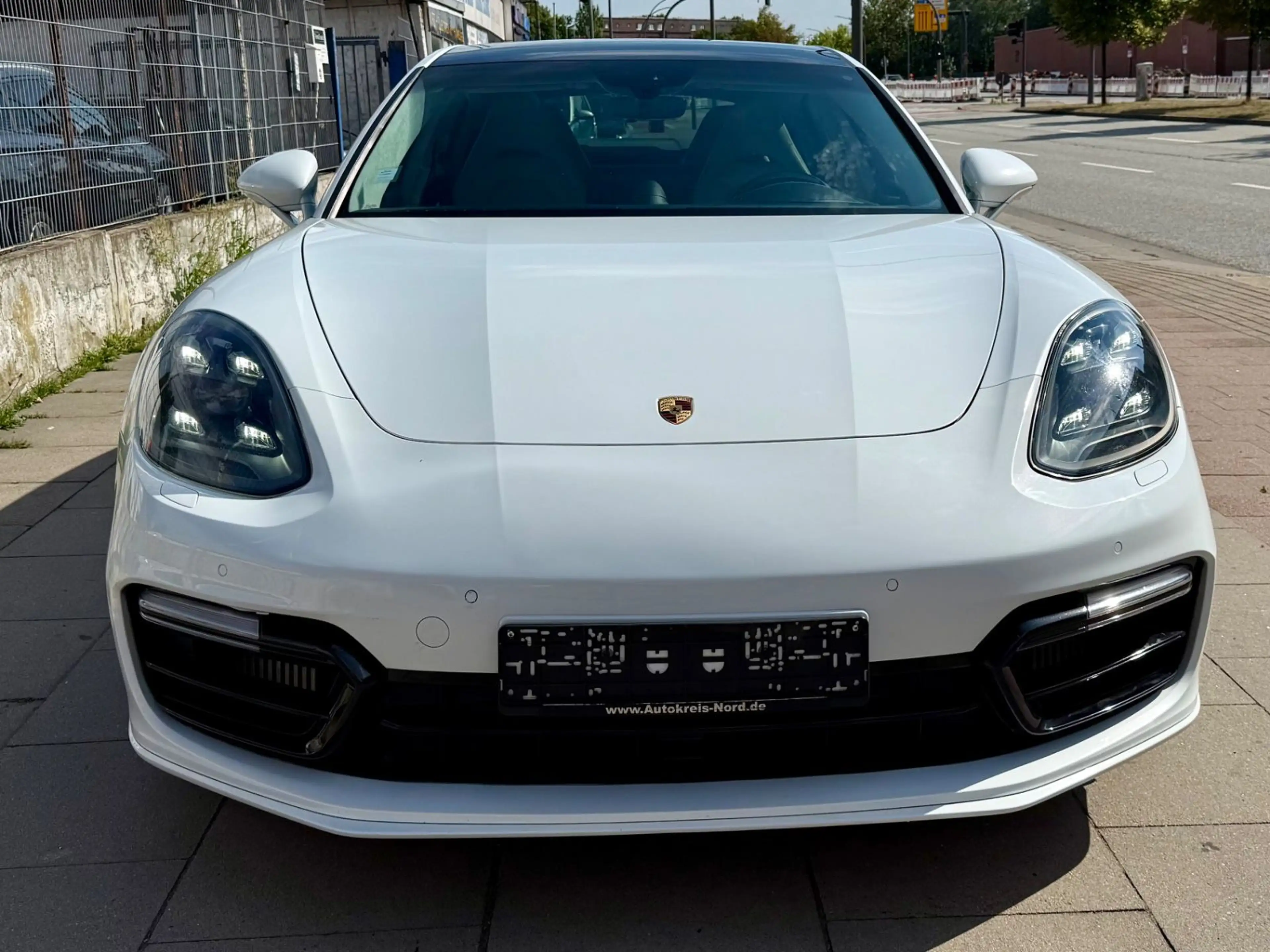 Porsche Panamera 4 E-Hybrid — photo 8