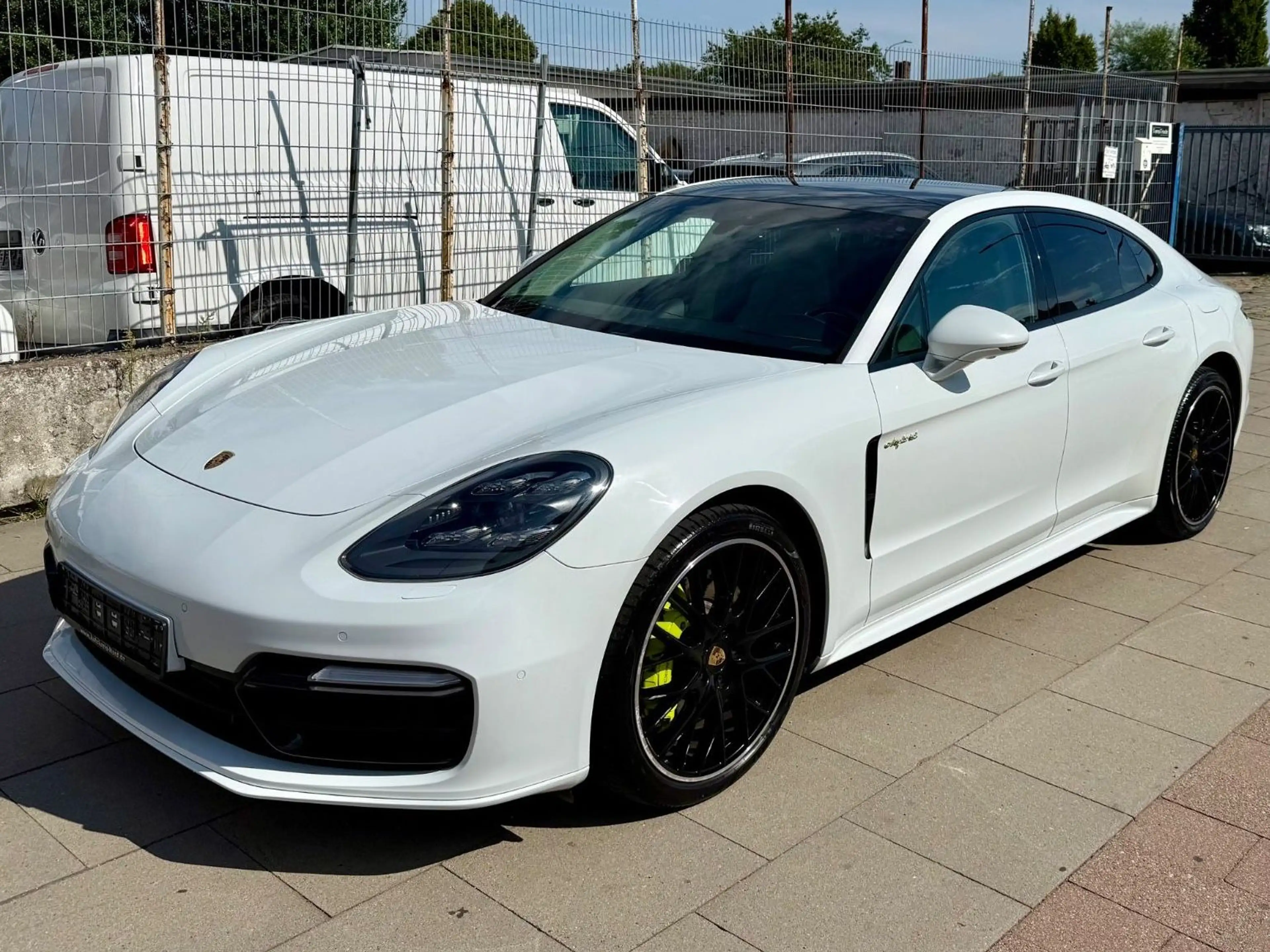 Porsche Panamera 4 E-Hybrid — photo 3