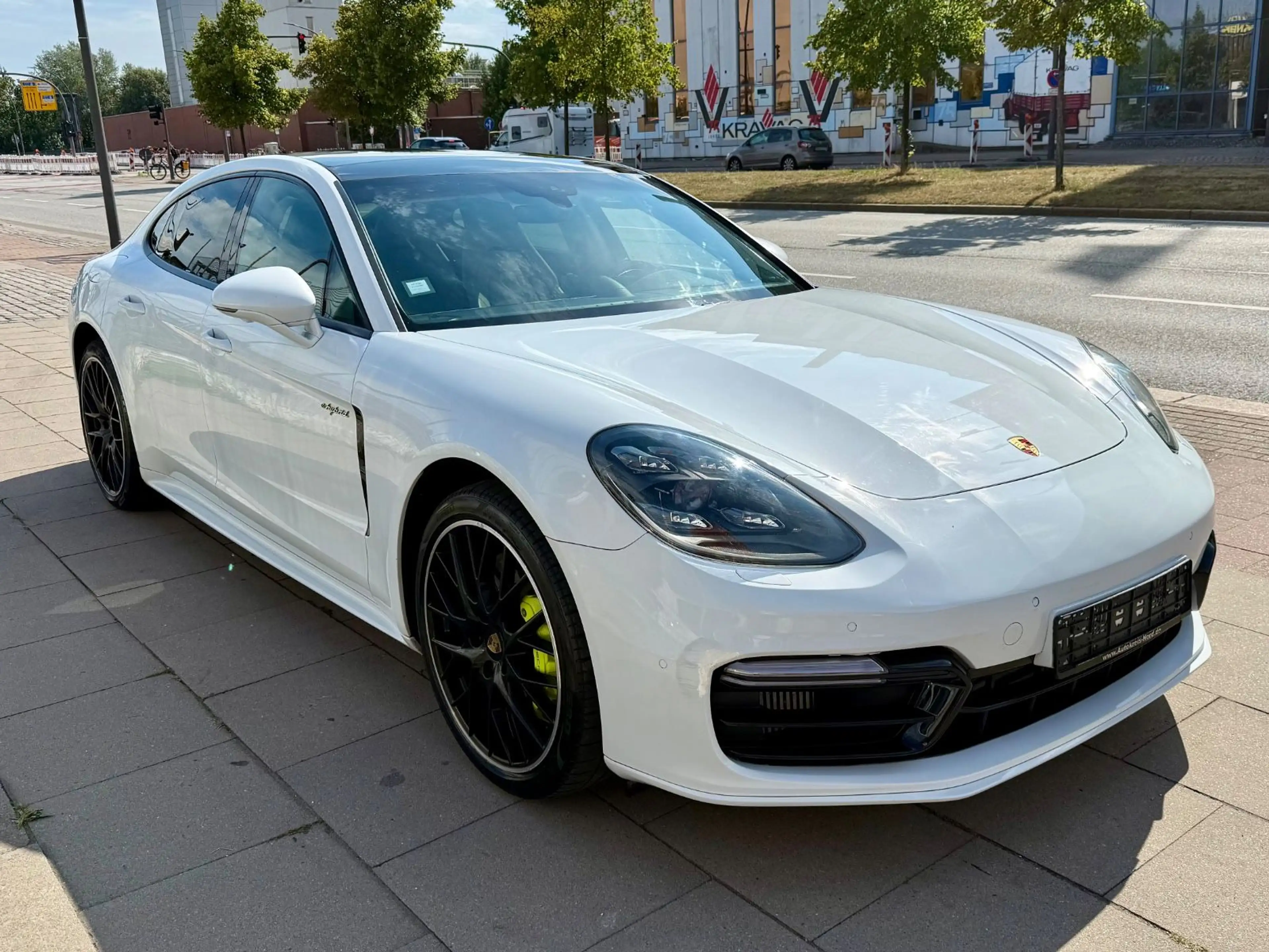 Porsche Panamera 4 E-Hybrid — photo 10
