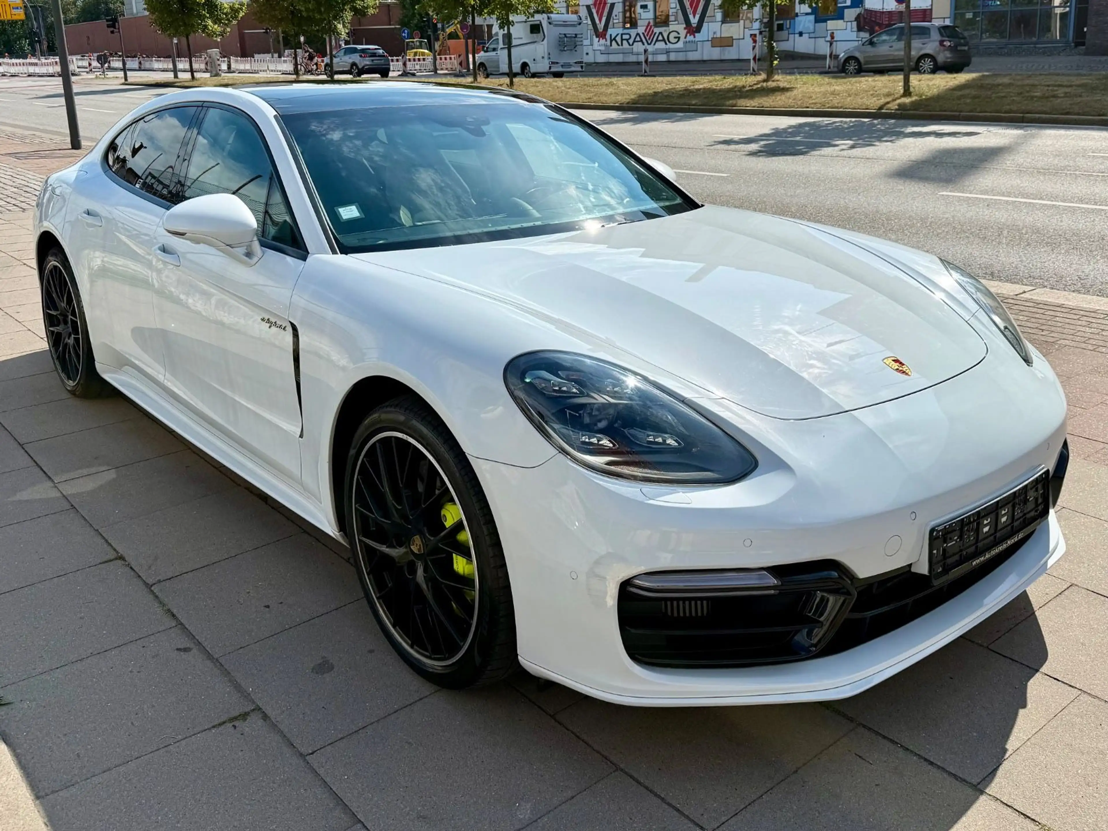 Porsche Panamera 4 E-Hybrid — photo 9