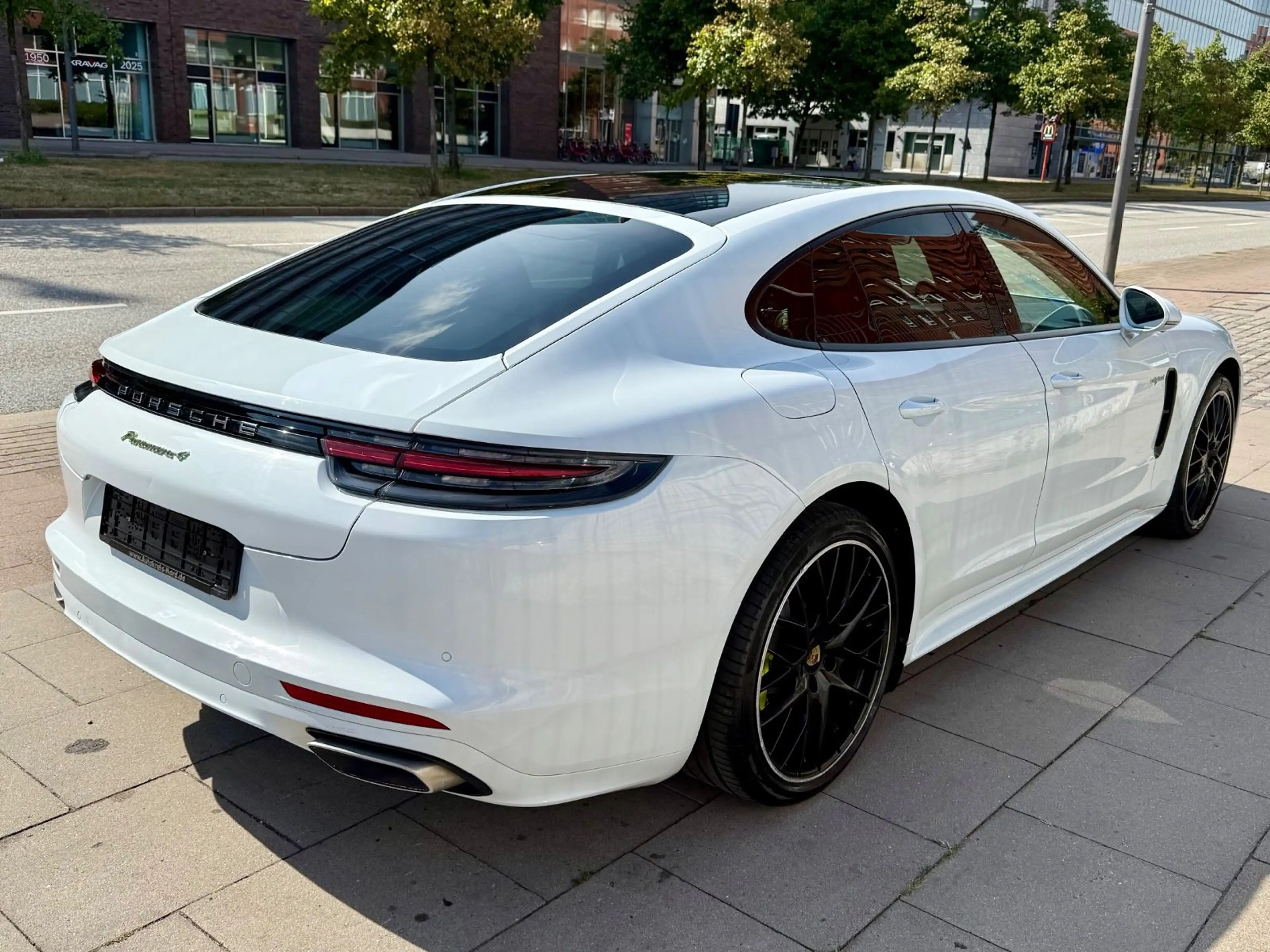 Porsche Panamera 4 E-Hybrid — photo 13