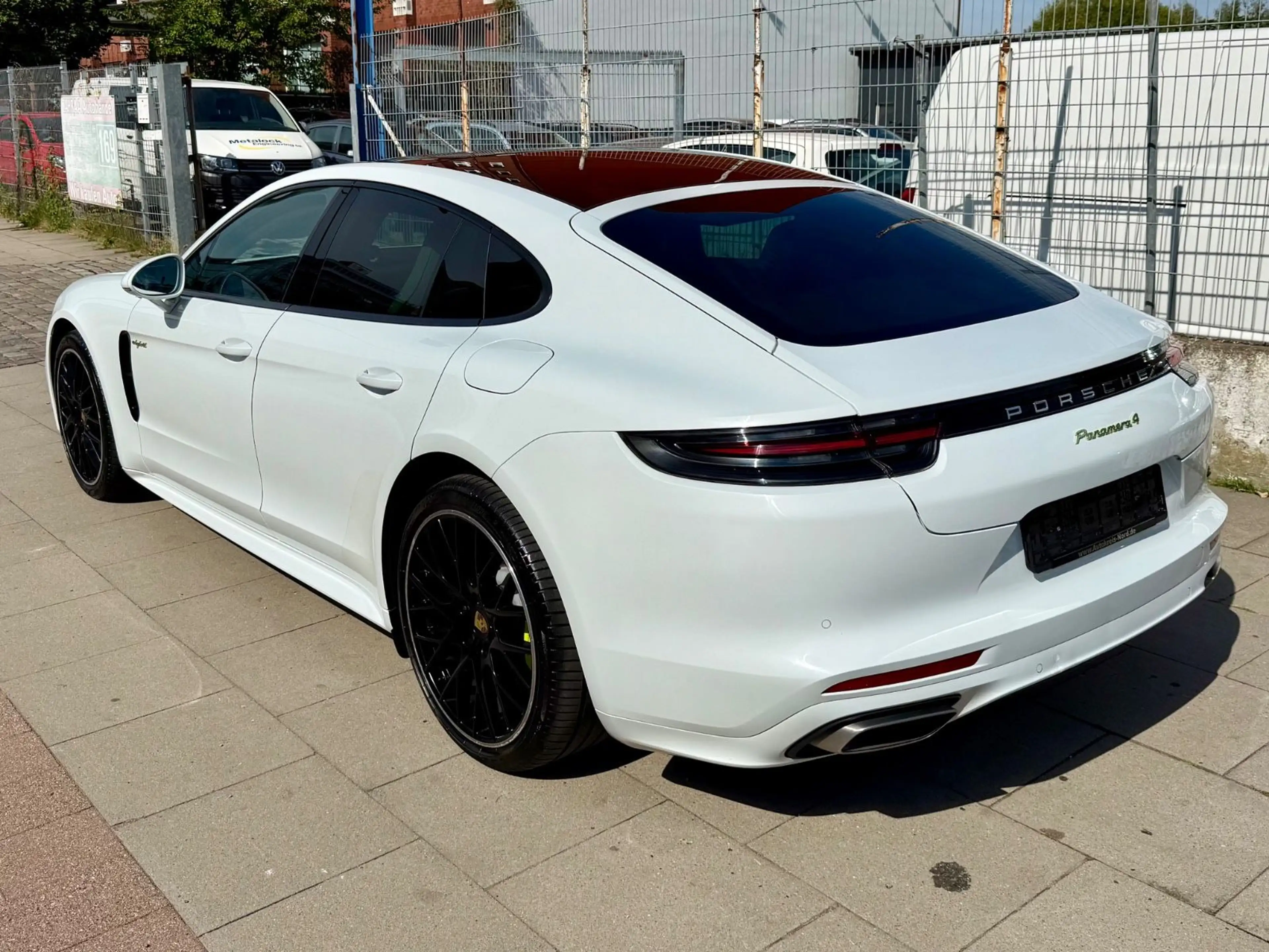 Porsche Panamera 4 E-Hybrid — photo 15