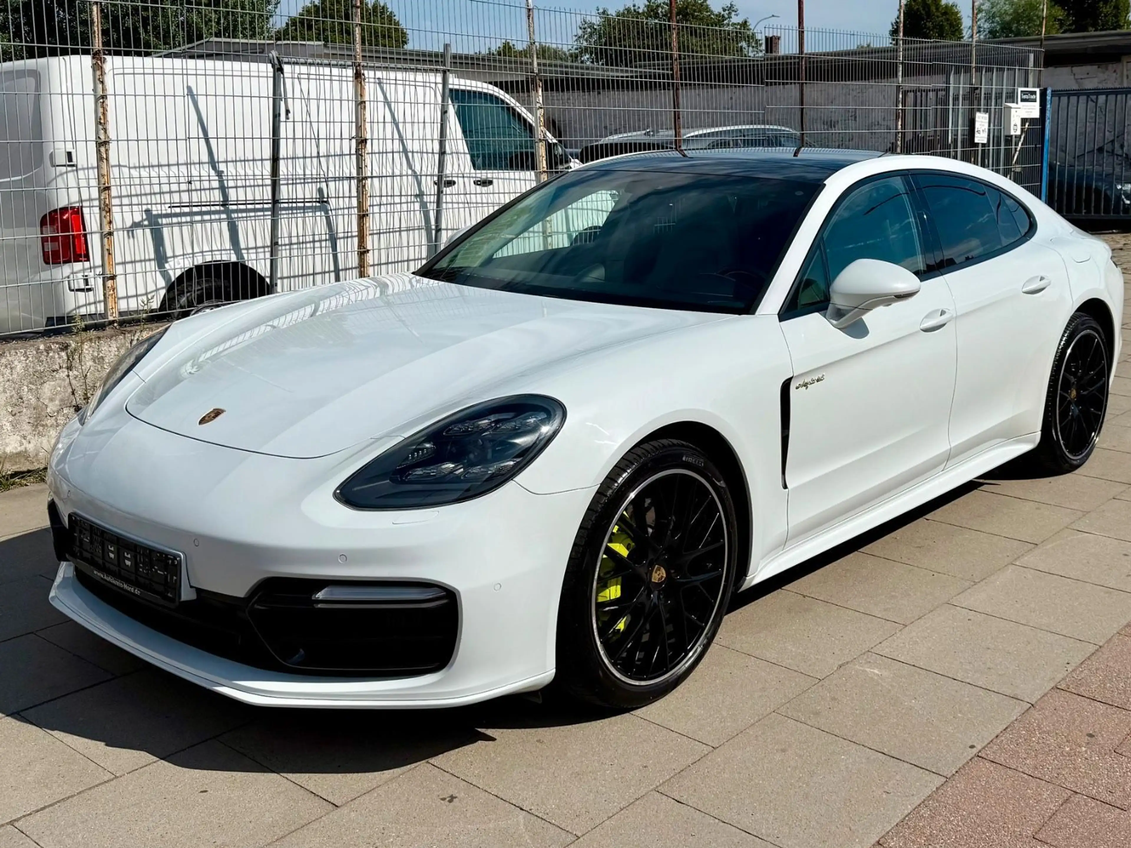 Porsche Panamera 4 E-Hybrid — photo 2
