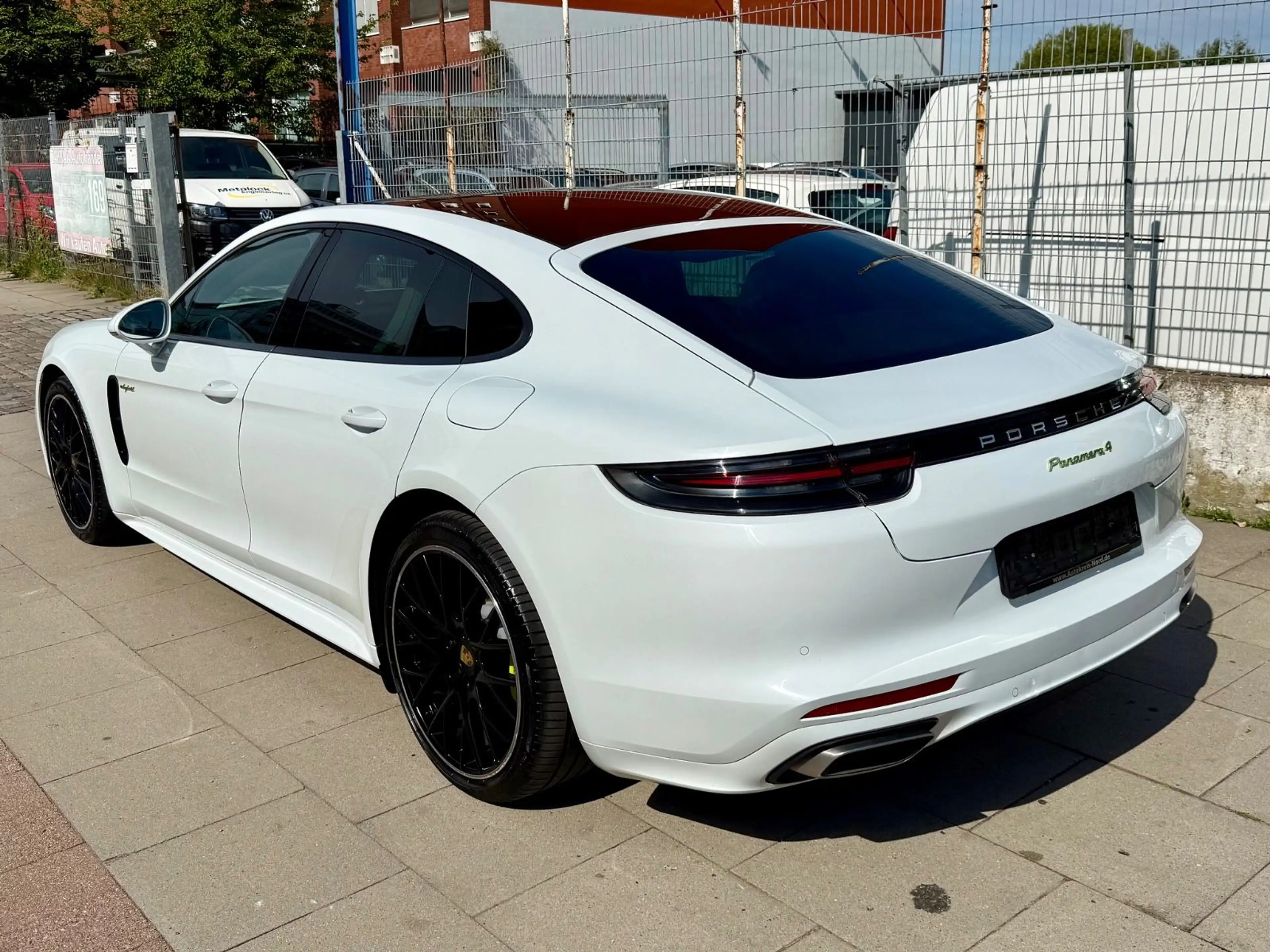 Porsche Panamera 4 E-Hybrid — photo 14