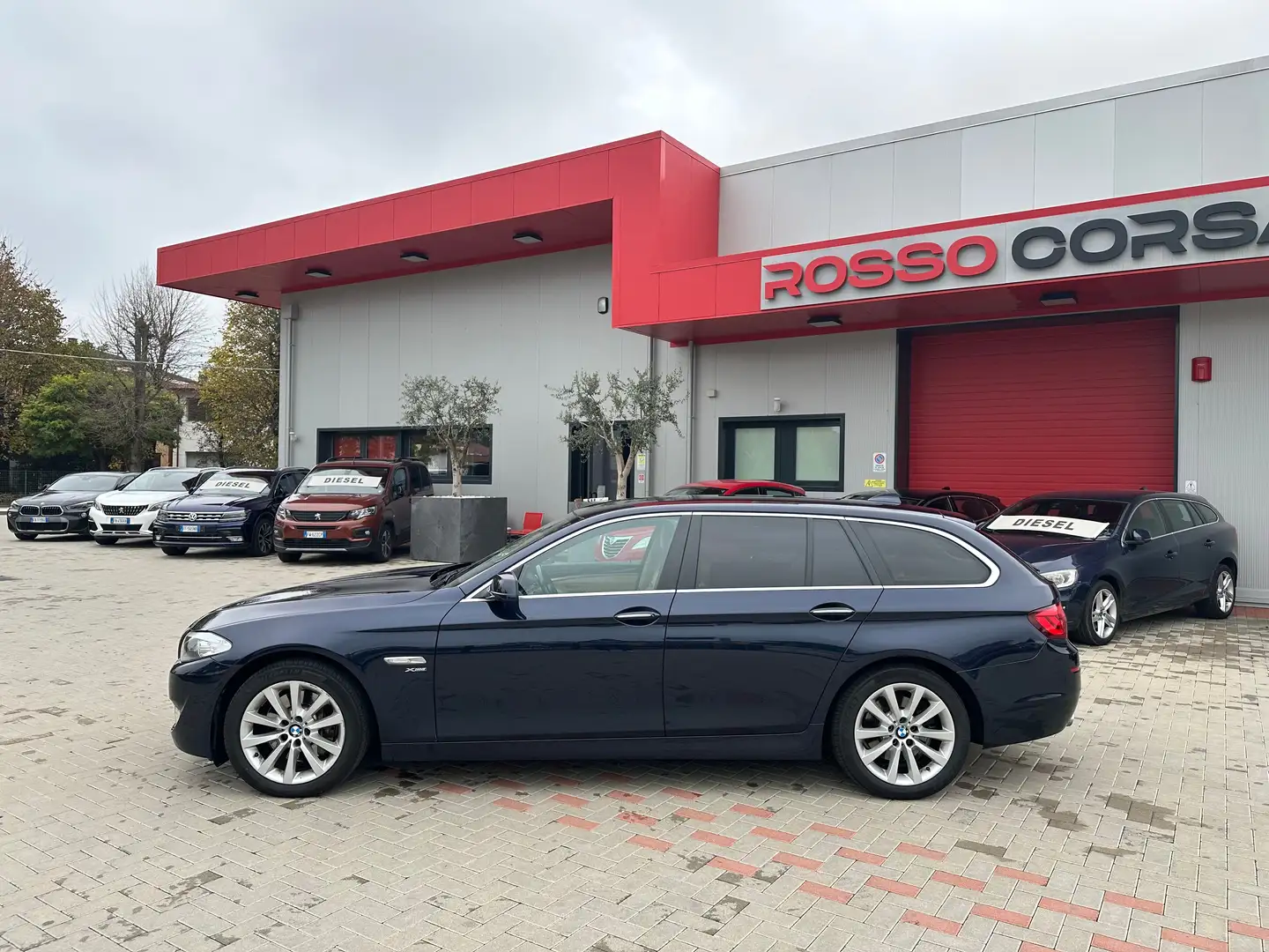 BMW 525 d Touring xdrive Futura AUTOM UNIPRO Blu/Azzurro - 2