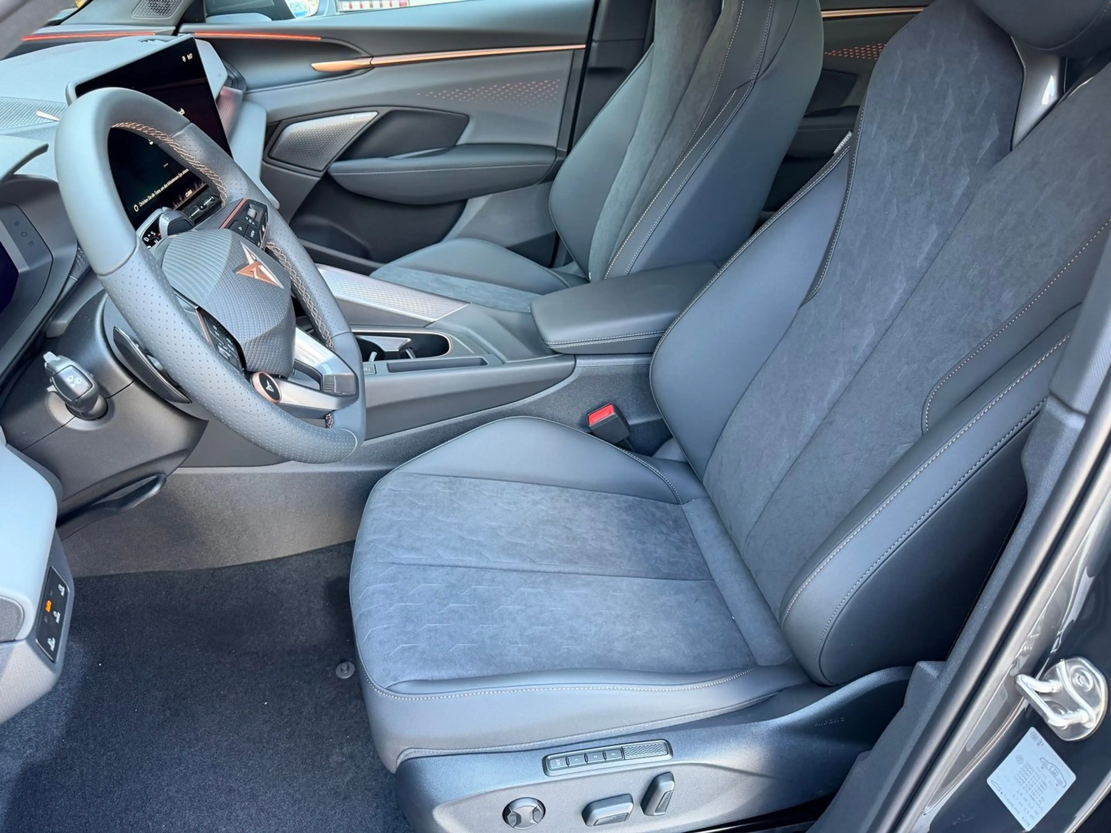CUPRA Terramar e-HYBRID 204 PS DSG — photo 3