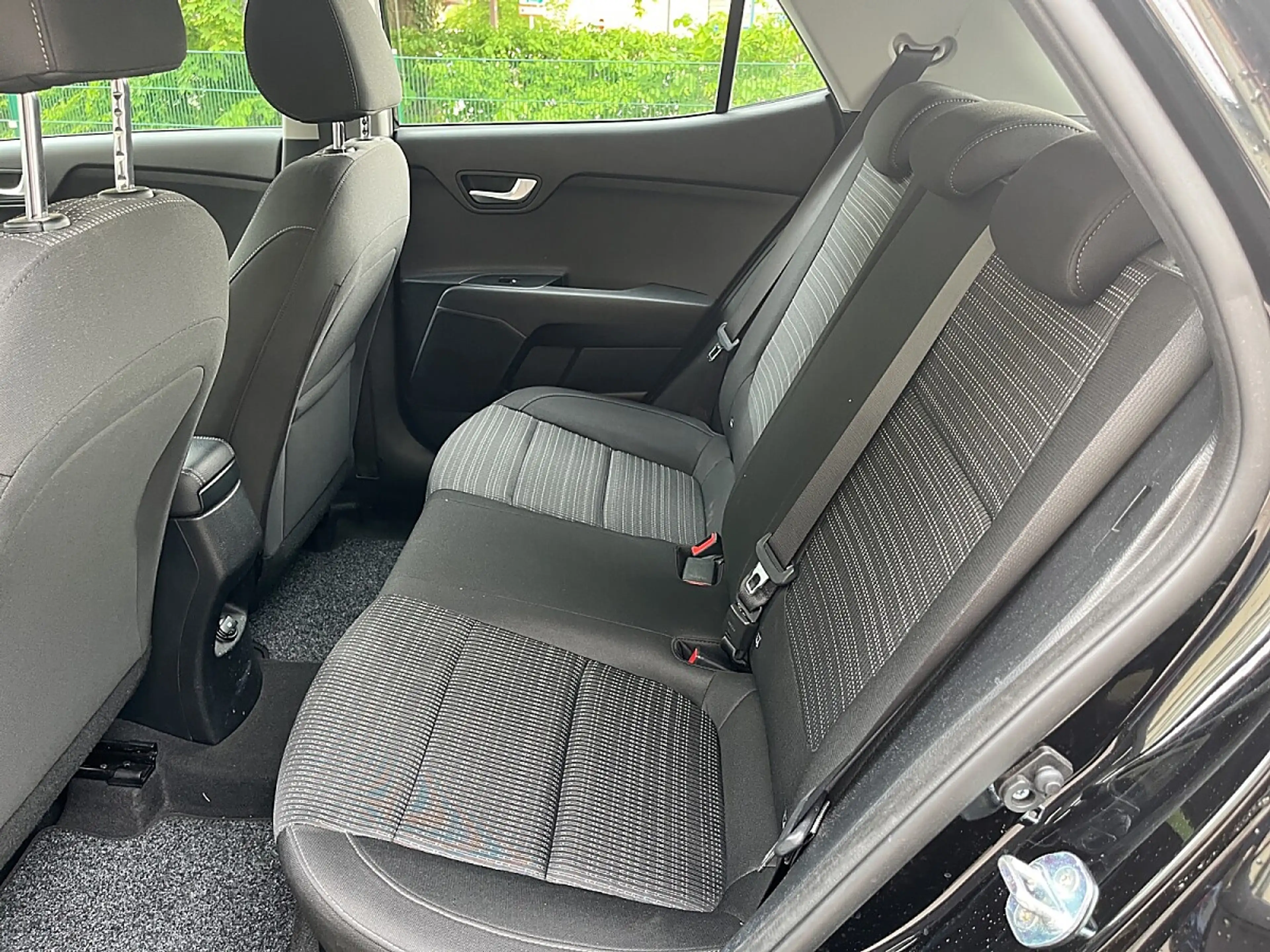 Kia Stonic 1,0 TGDI GPF ISG Silber Limited — photo 7