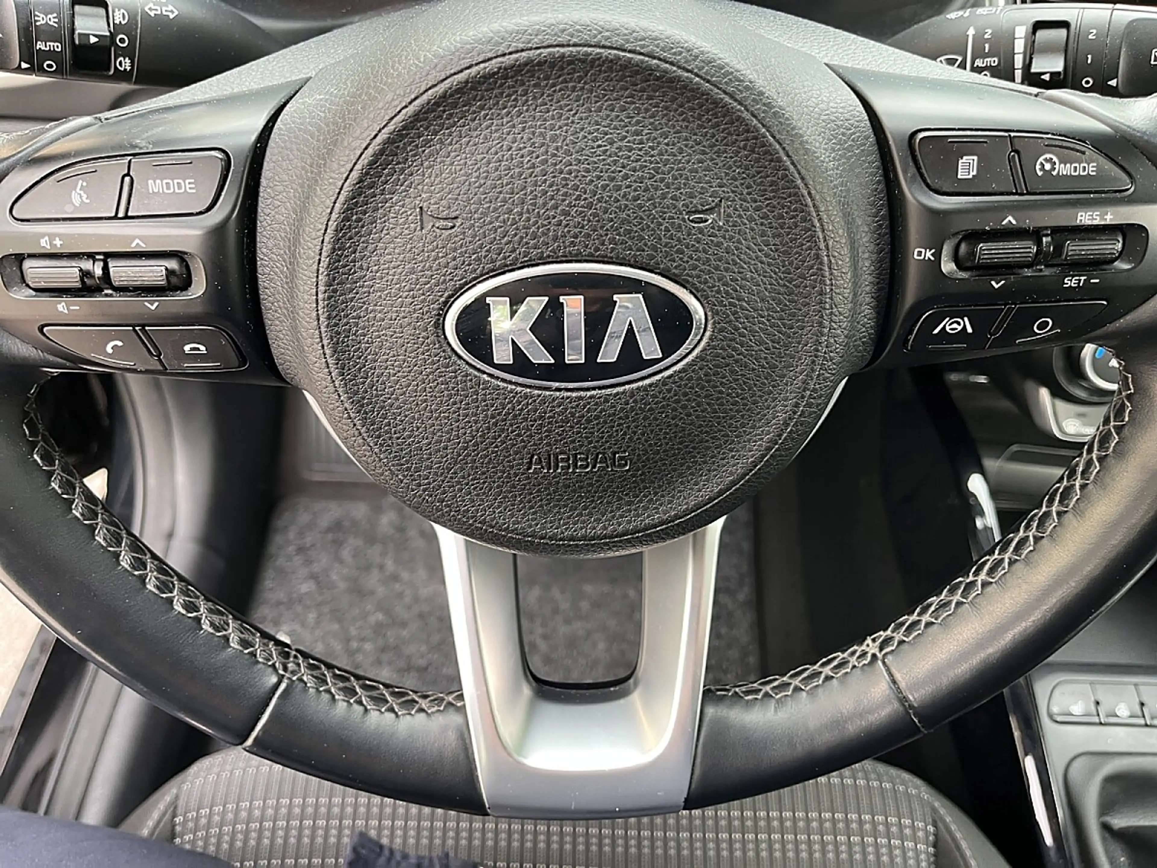 Kia Stonic 1,0 TGDI GPF ISG Silber Limited — photo 11