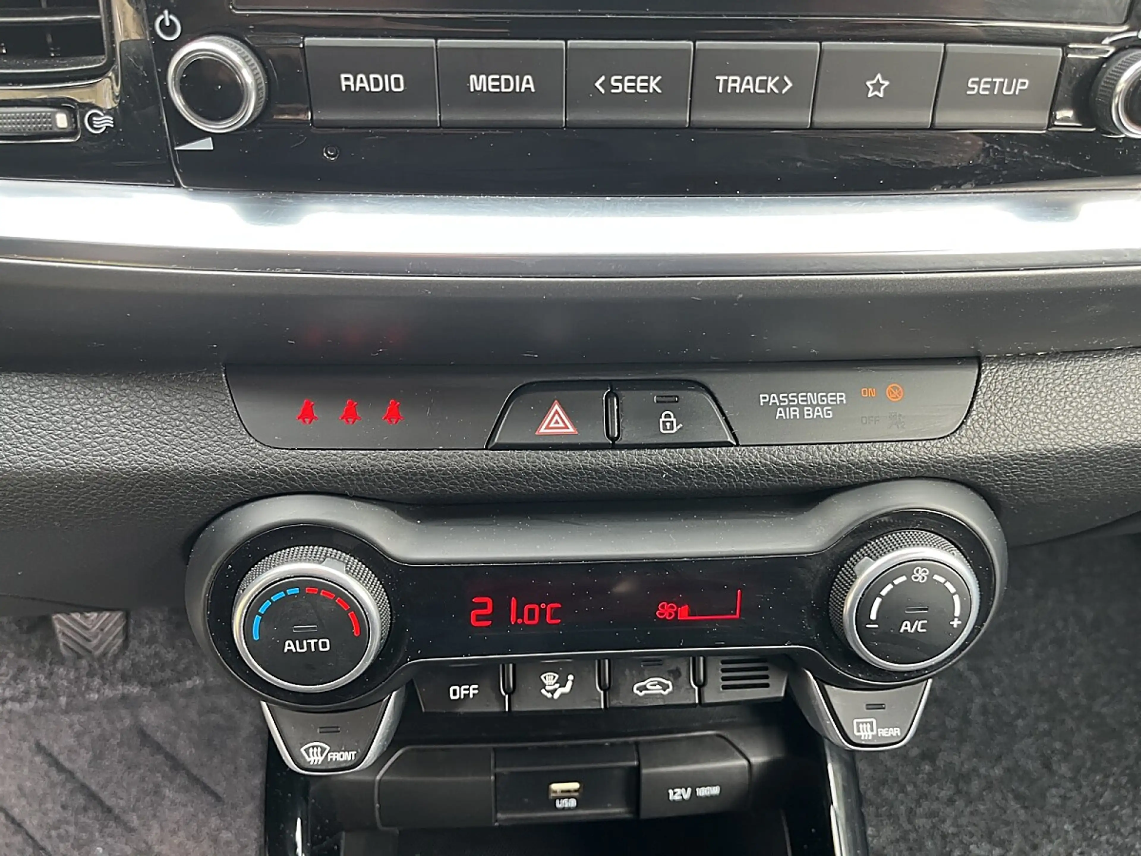 Kia Stonic 1,0 TGDI GPF ISG Silber Limited — photo 8